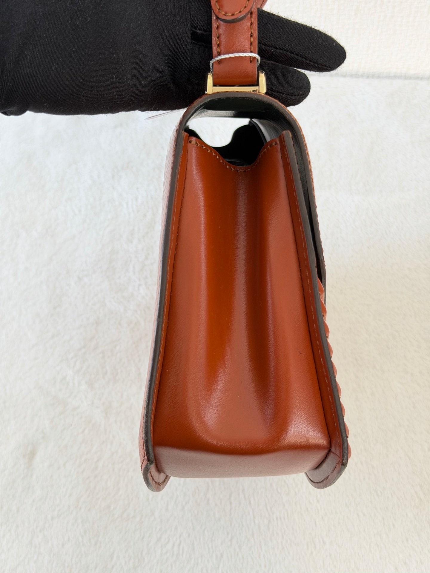 LOUIS VUITTON Epi Halfmoon Shoulderbag