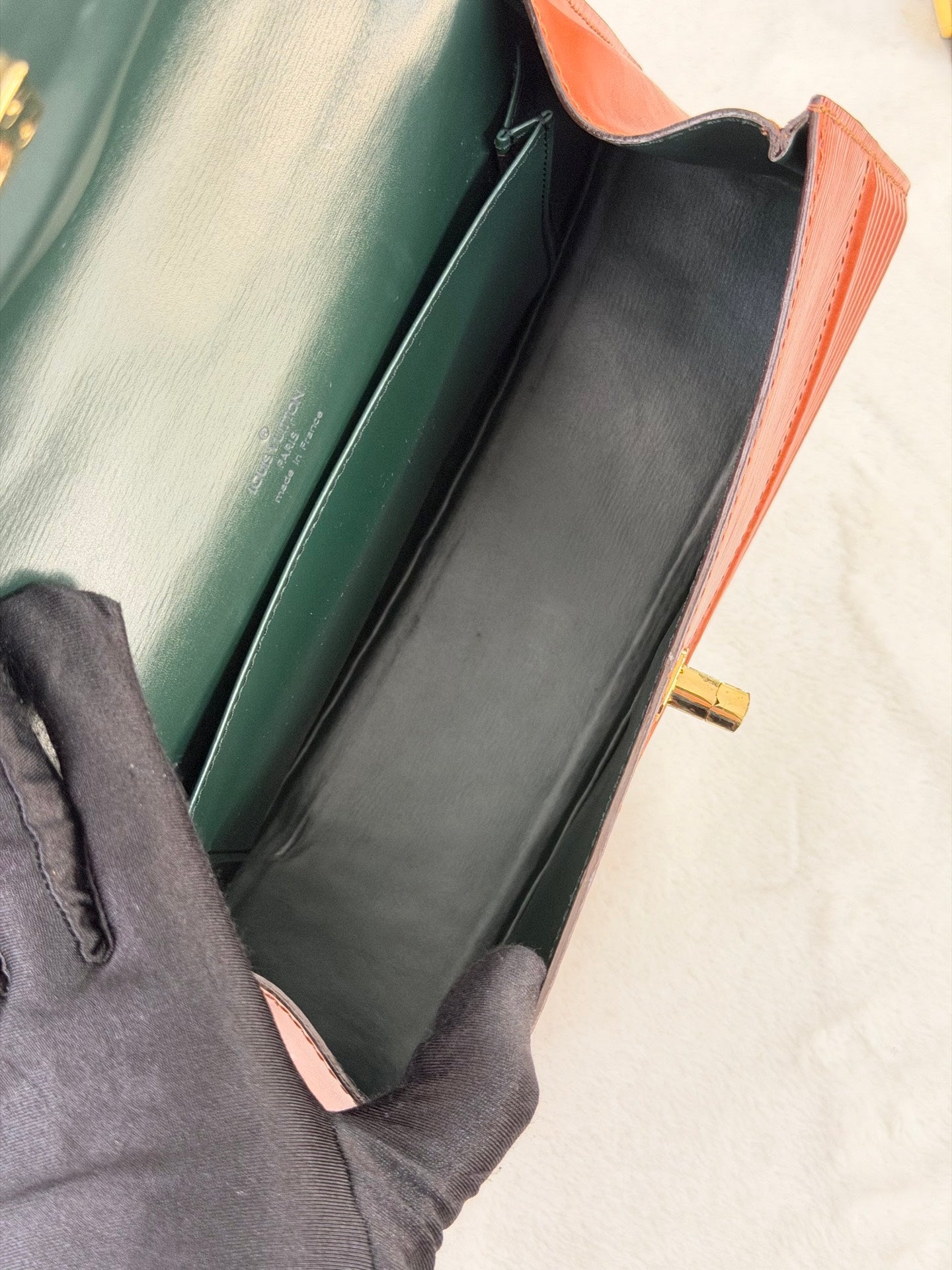 LOUIS VUITTON Epi Halfmoon Shoulderbag