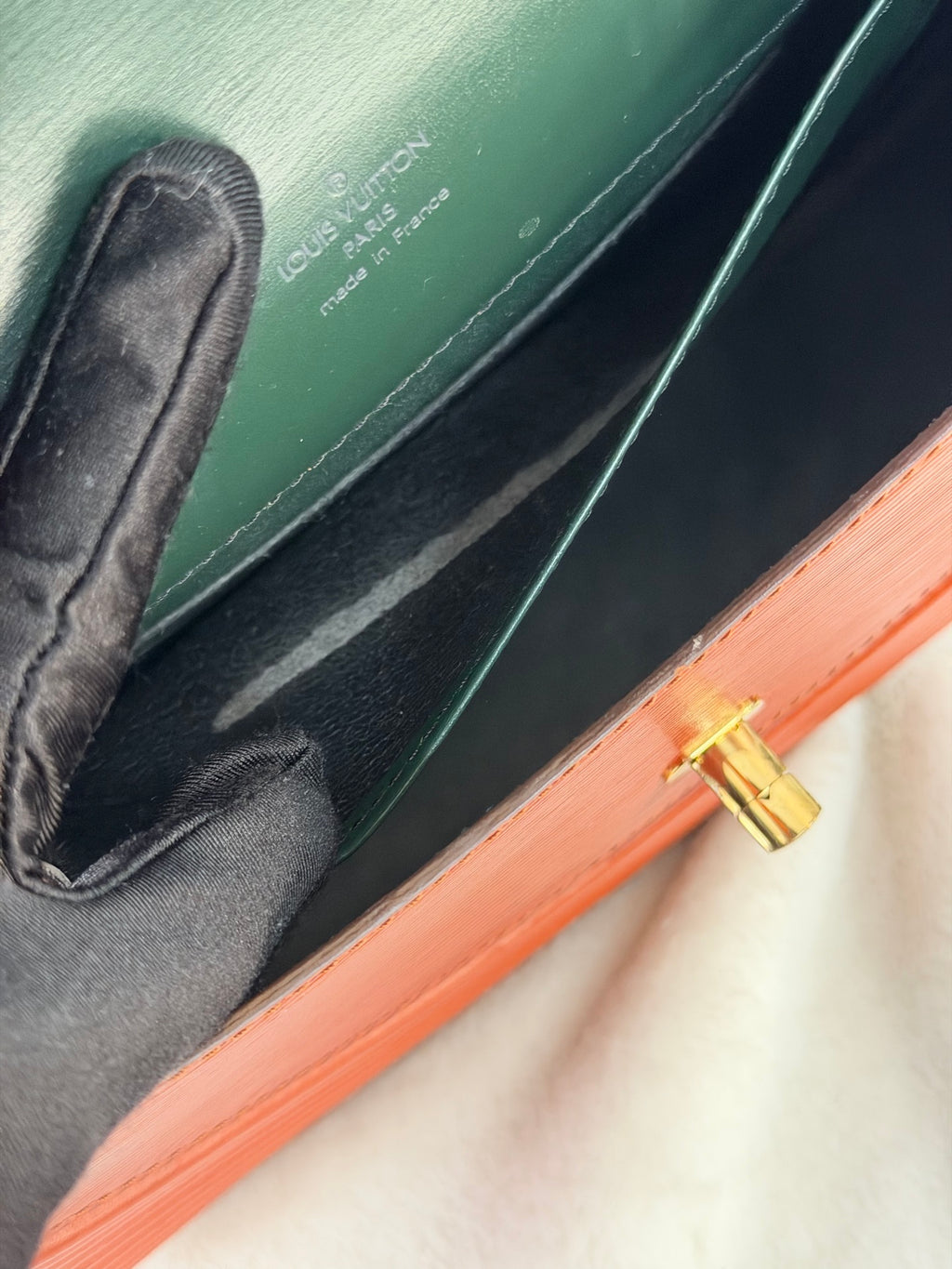 LOUIS VUITTON Epi Halfmoon Shoulderbag