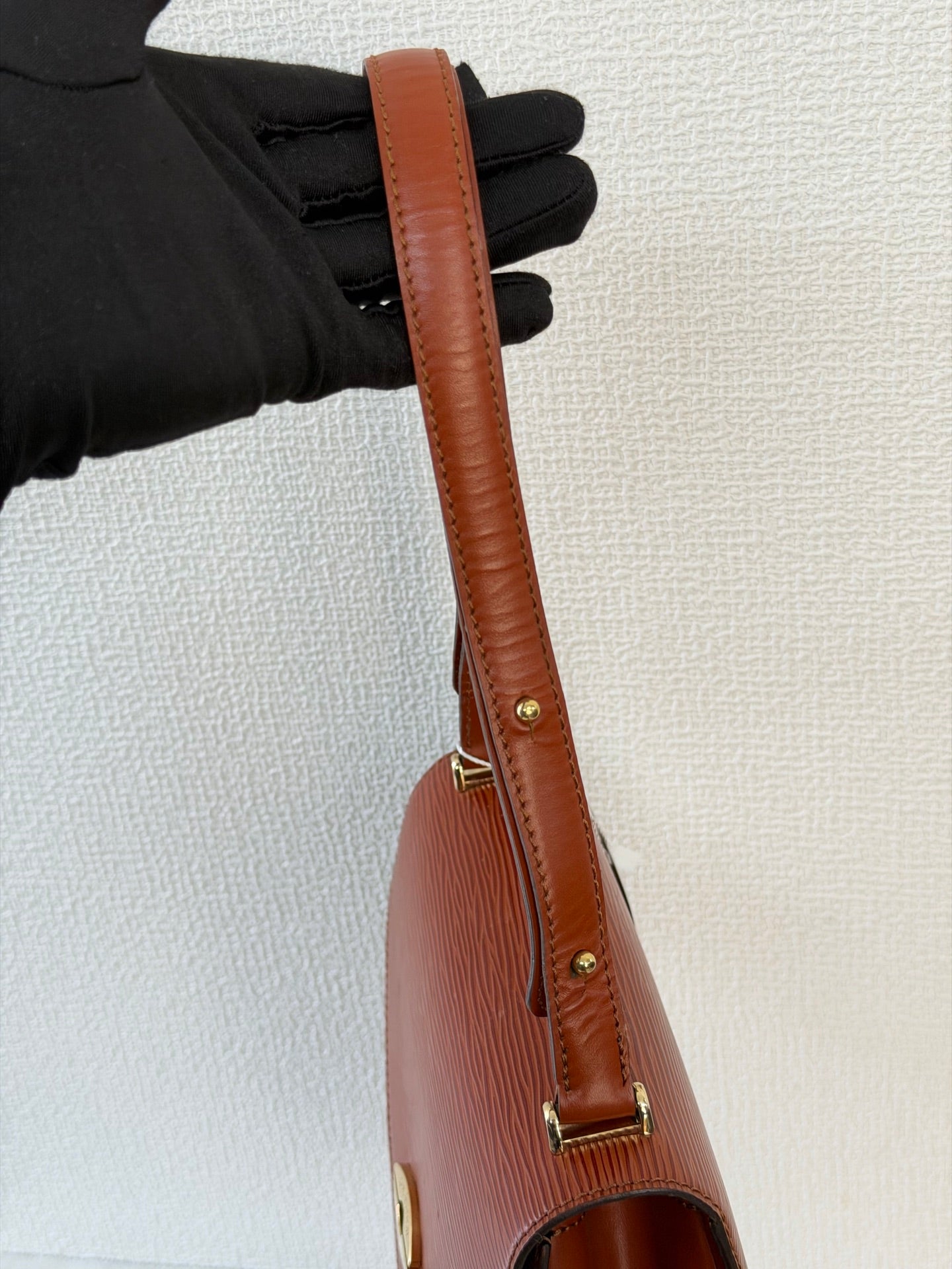 LOUIS VUITTON Epi Halfmoon Shoulderbag