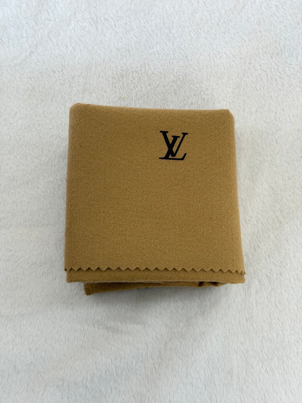 LOUIS VUITTON Epi Halfmoon Shoulderbag