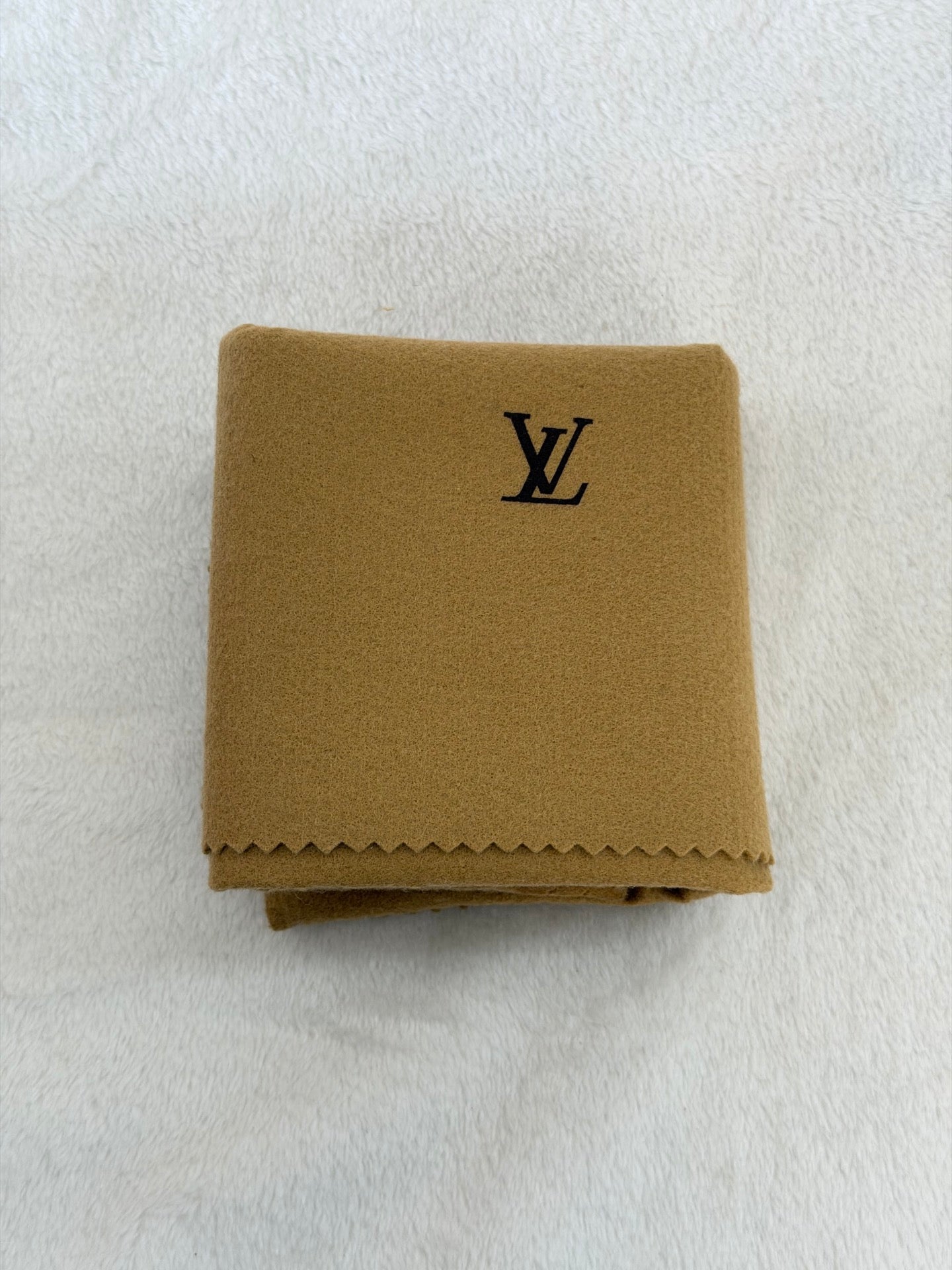 LOUIS VUITTON Epi Halfmoon Shoulderbag