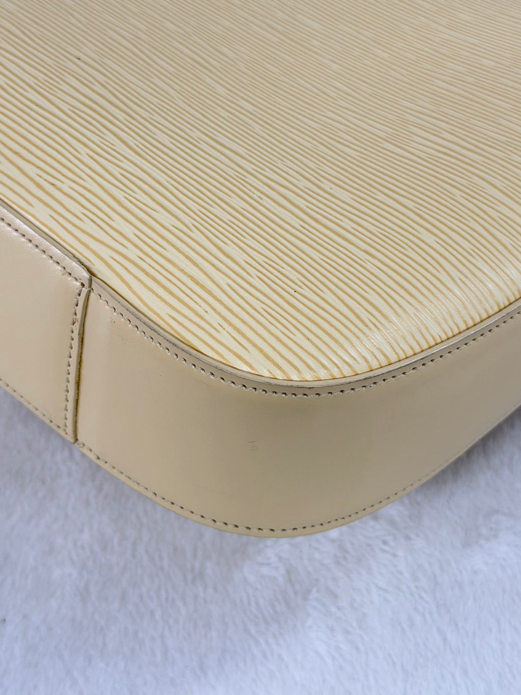 Louis Vuitton Epi Reverie