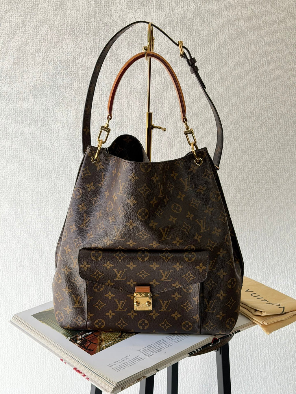 Louis Vuitton Métis Hobo