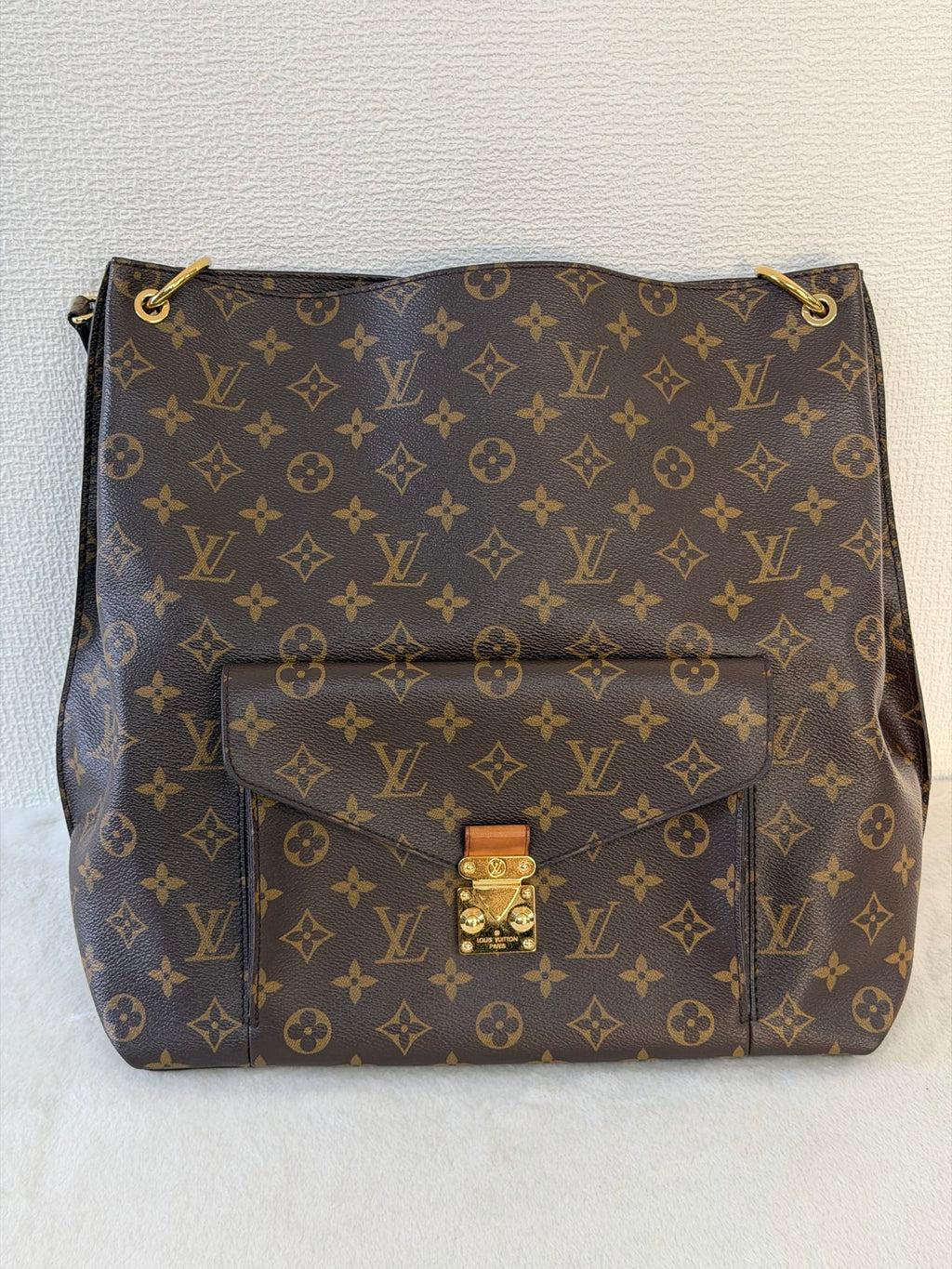 Louis Vuitton Métis Hobo