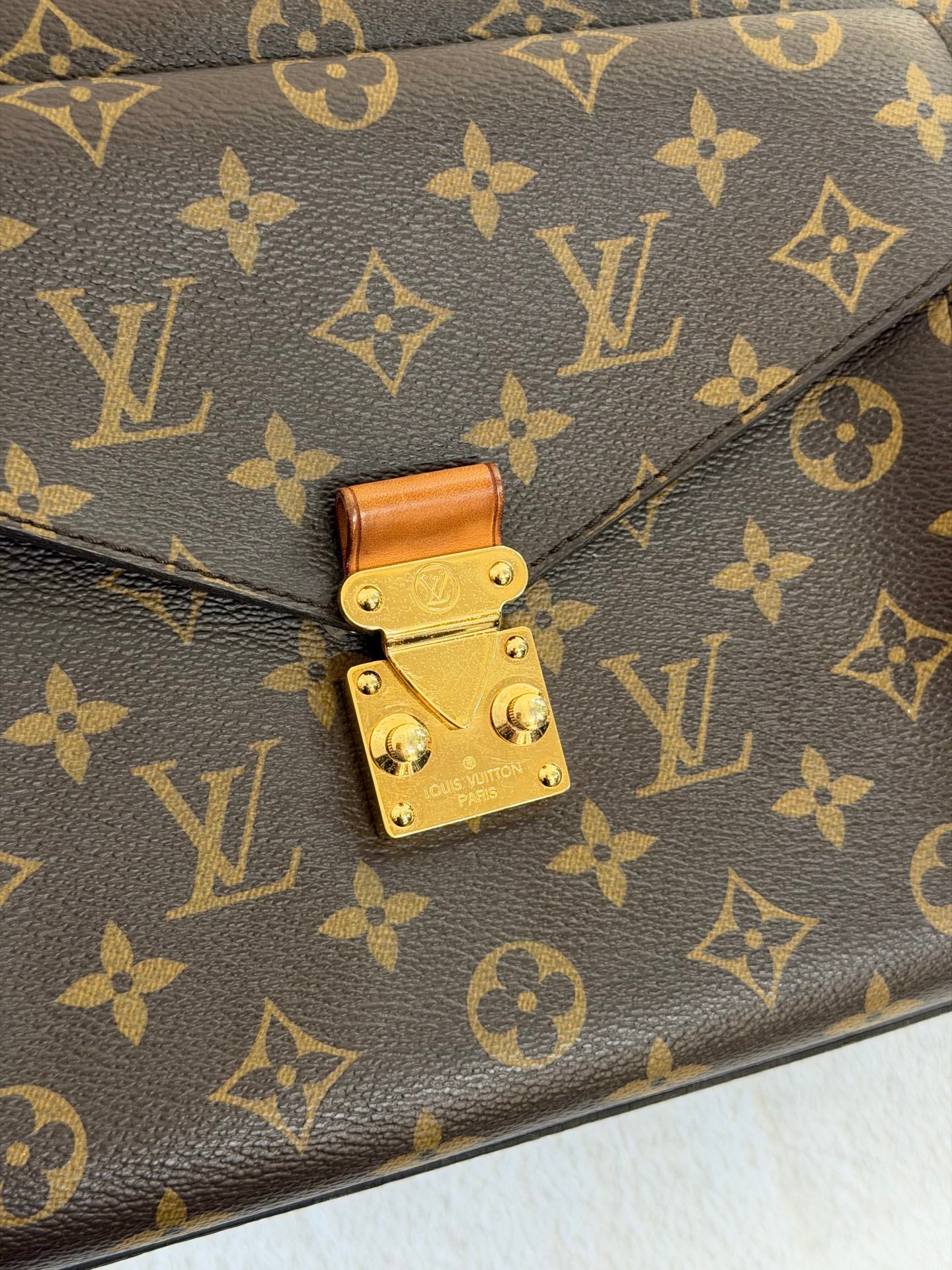 Louis Vuitton Métis Hobo