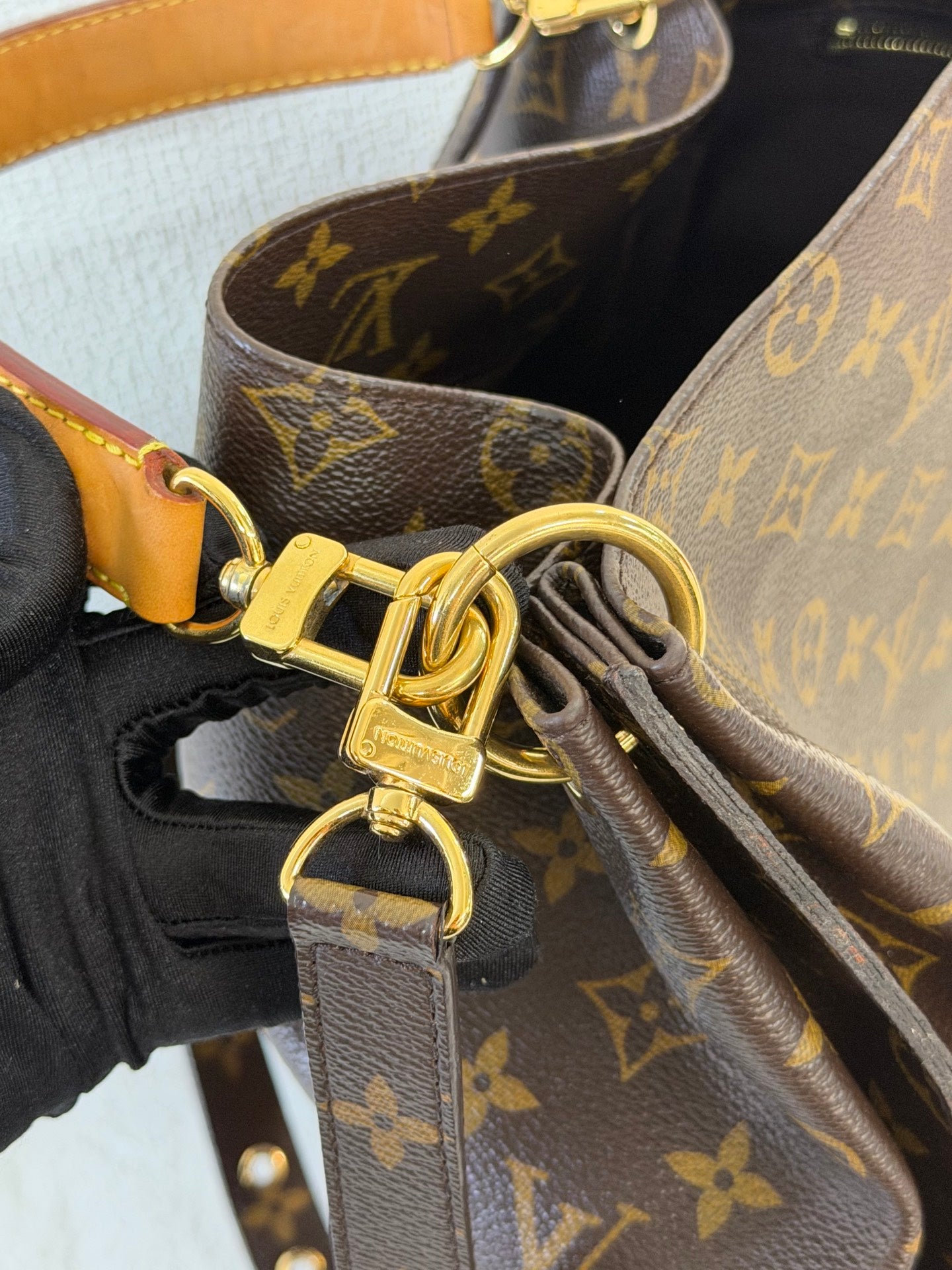 Louis Vuitton Métis Hobo
