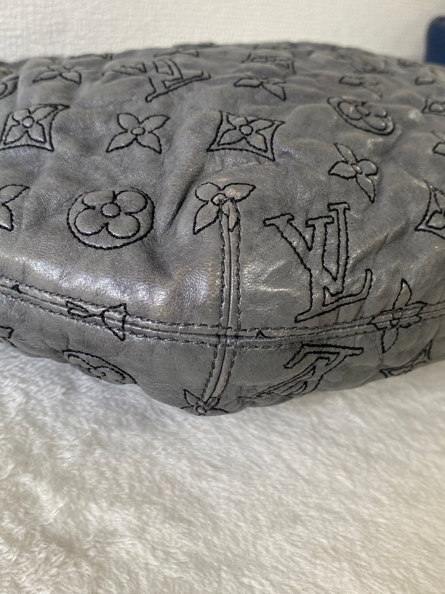 LOUIS VUITTON Hobo bag