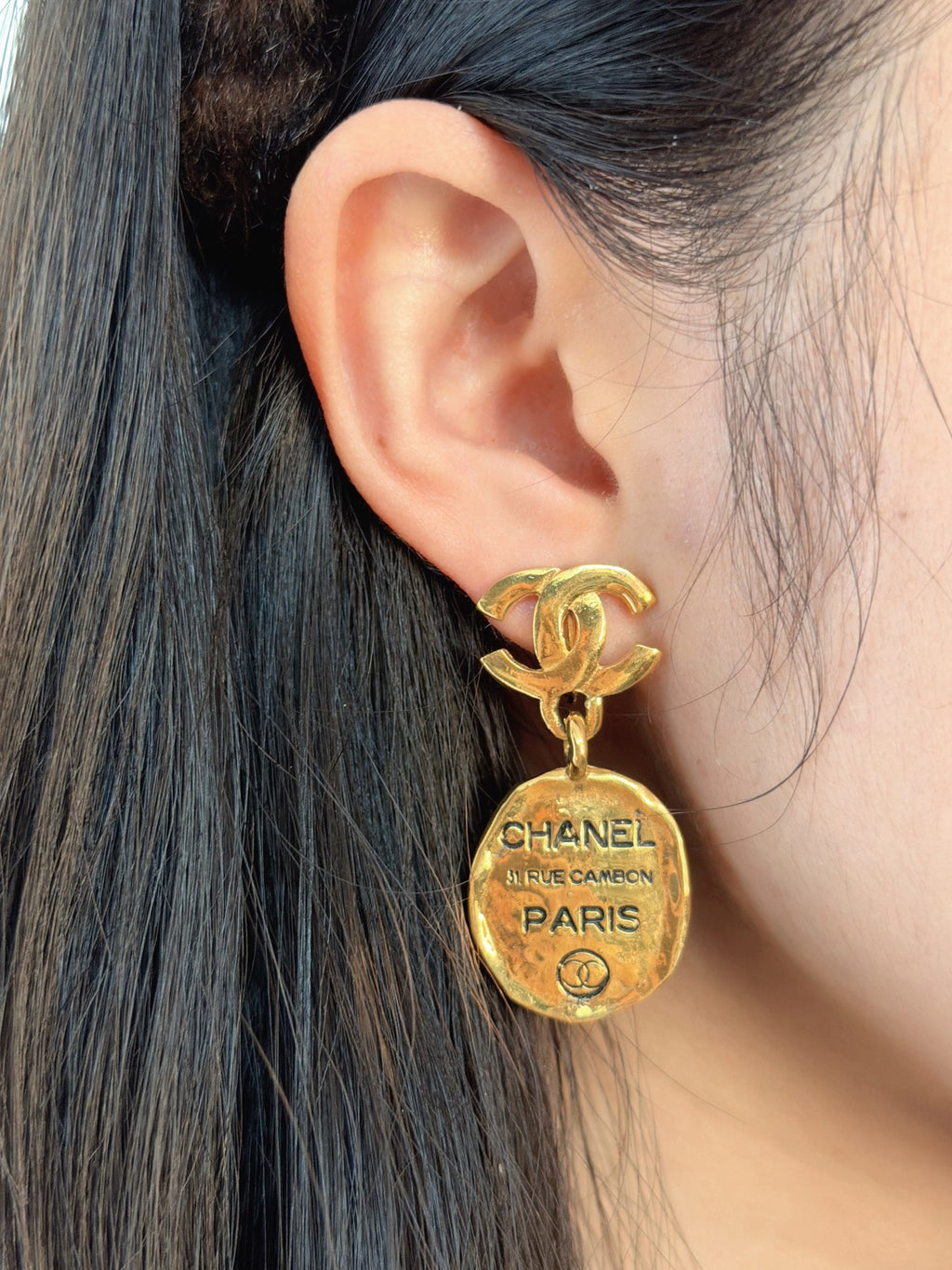 CHANEL Doublve-C Ear Clips