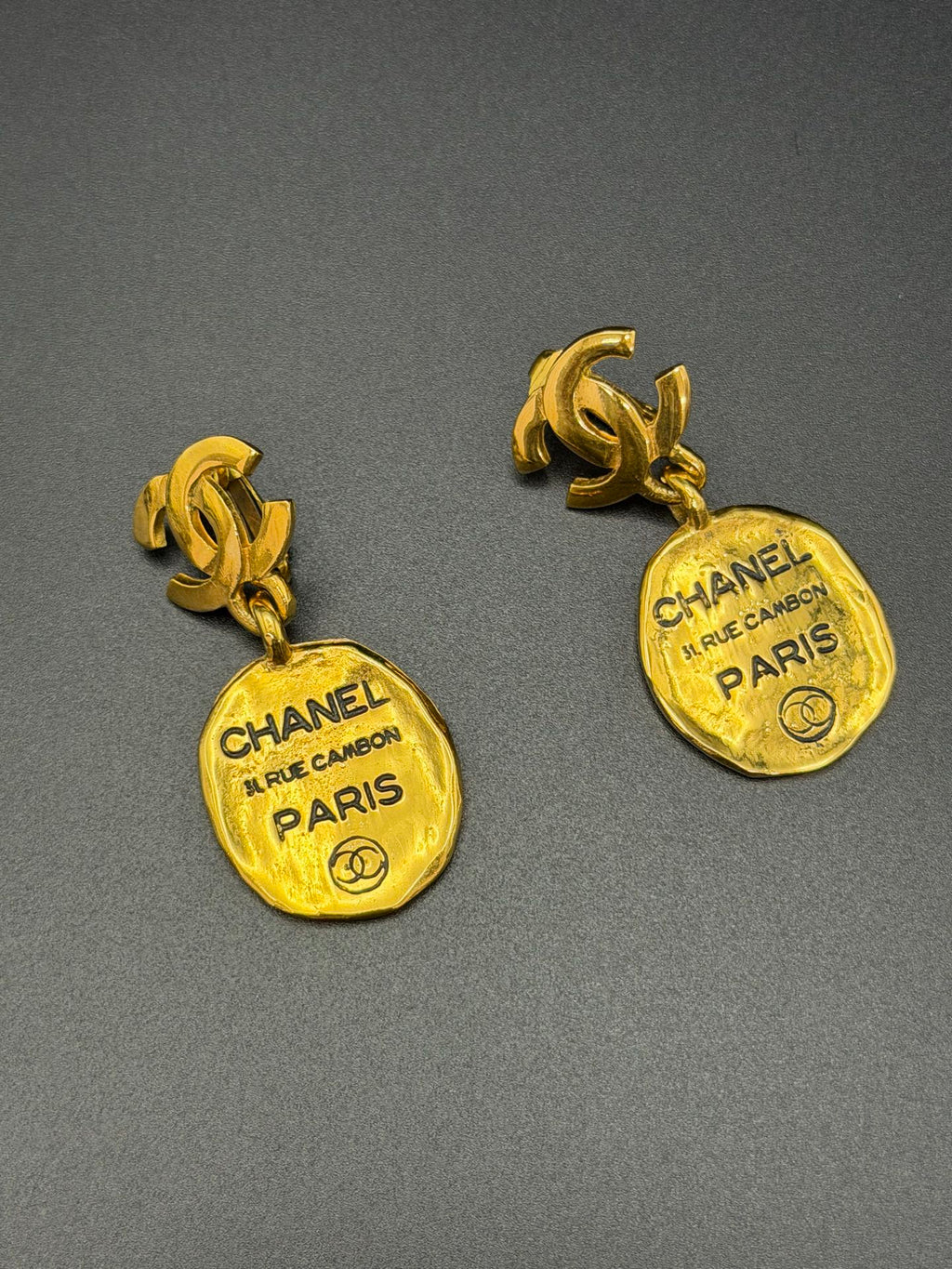 CHANEL Doublve-C Ear Clips