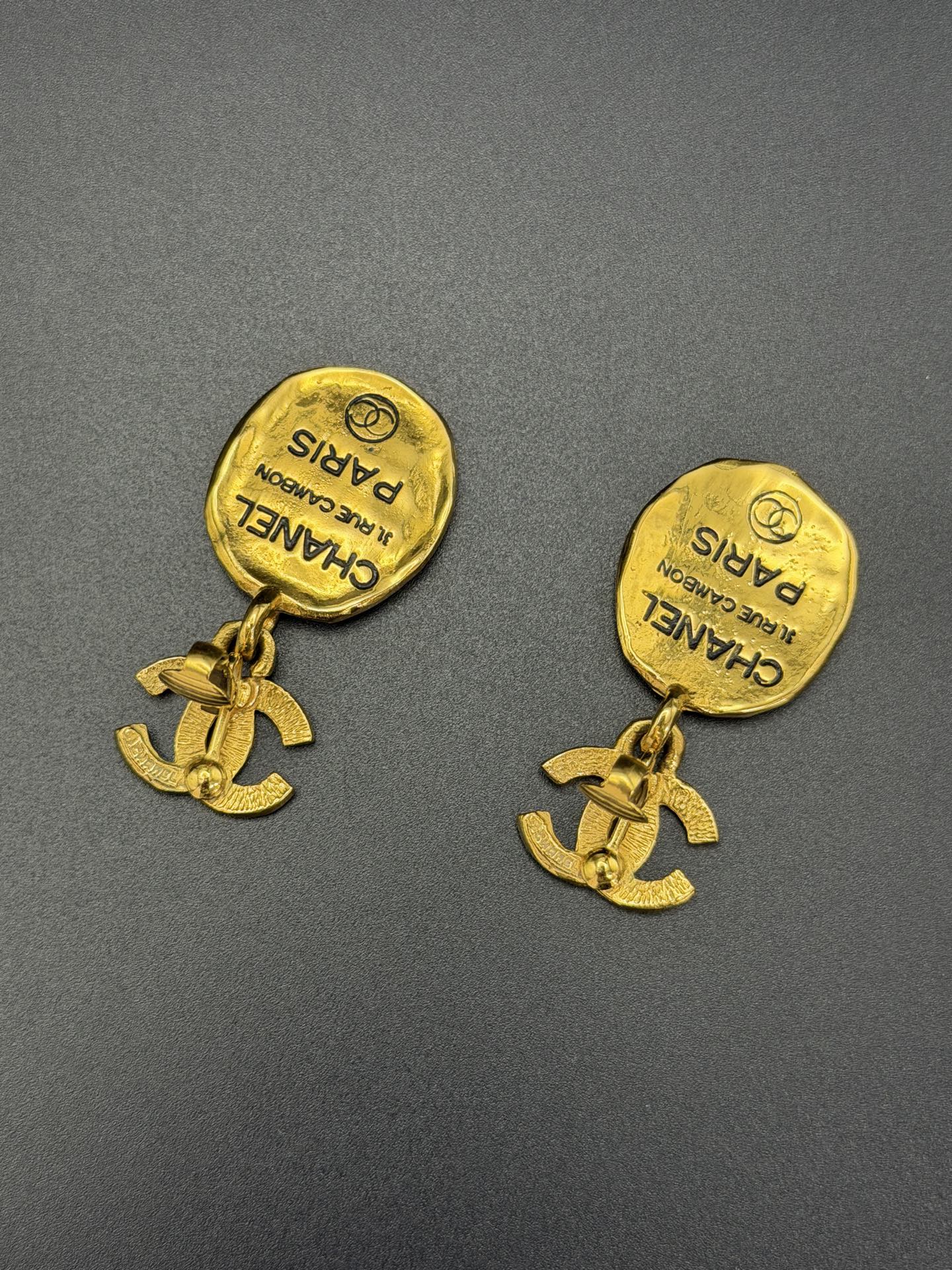 CHANEL Doublve-C Ear Clips