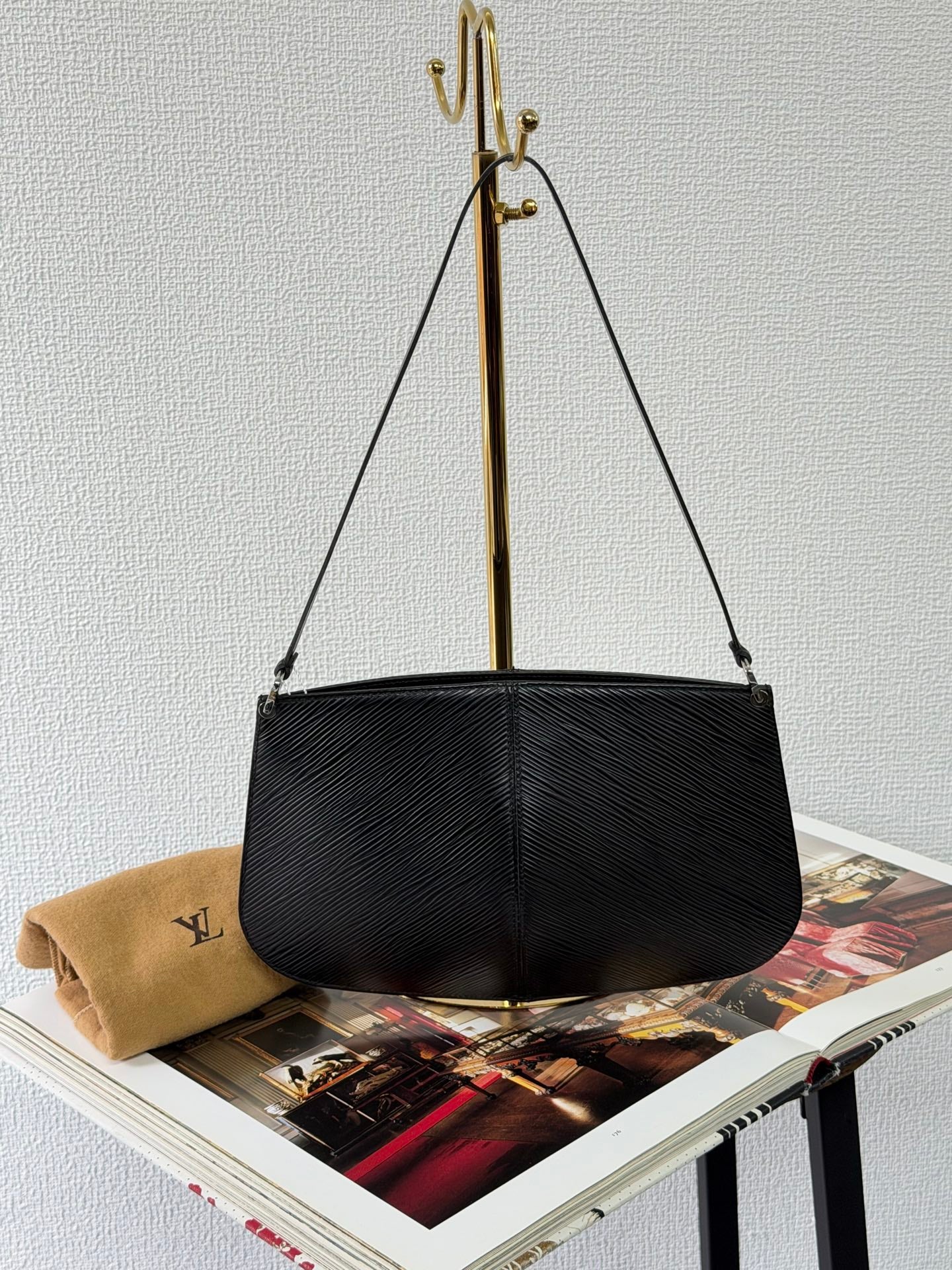 LOUIS VUITTON Epi Shoulderbag