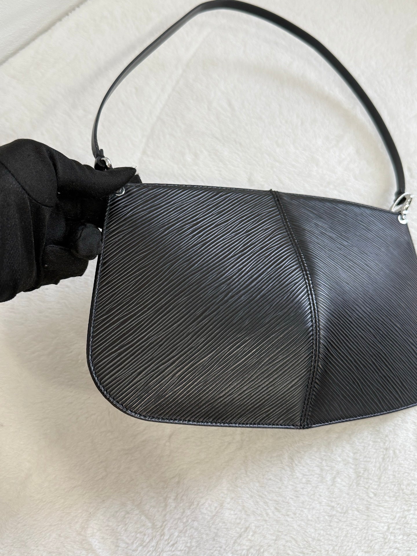 LOUIS VUITTON Epi Shoulderbag
