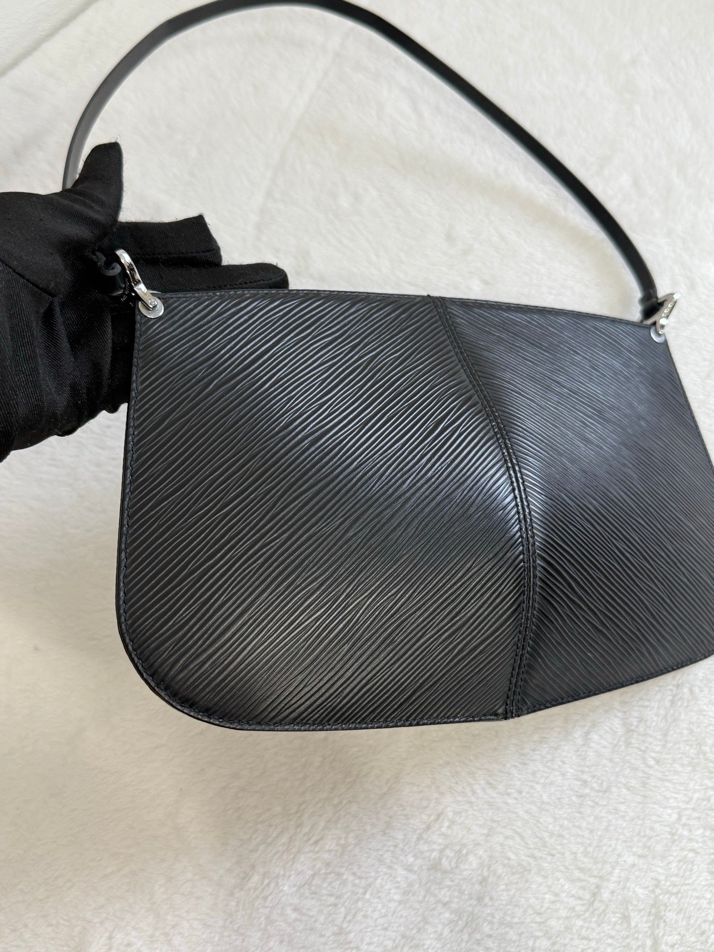LOUIS VUITTON Epi Shoulderbag