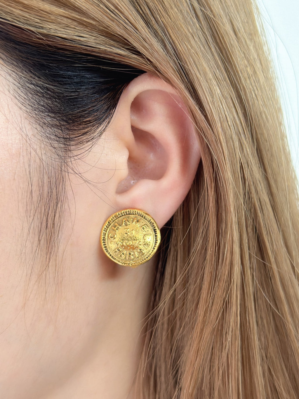 CHANEL Engraving Ear Clips