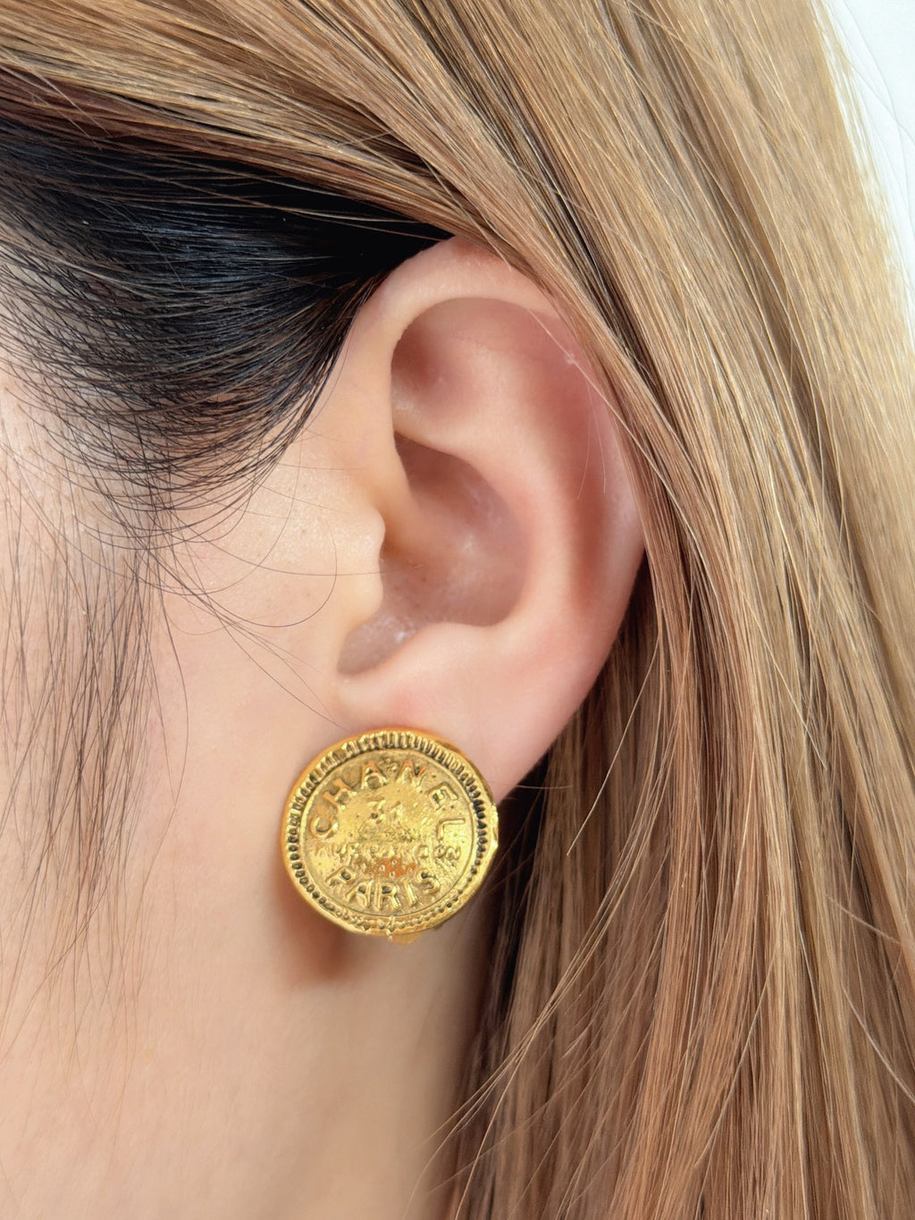 CHANEL Engraving Ear Clips