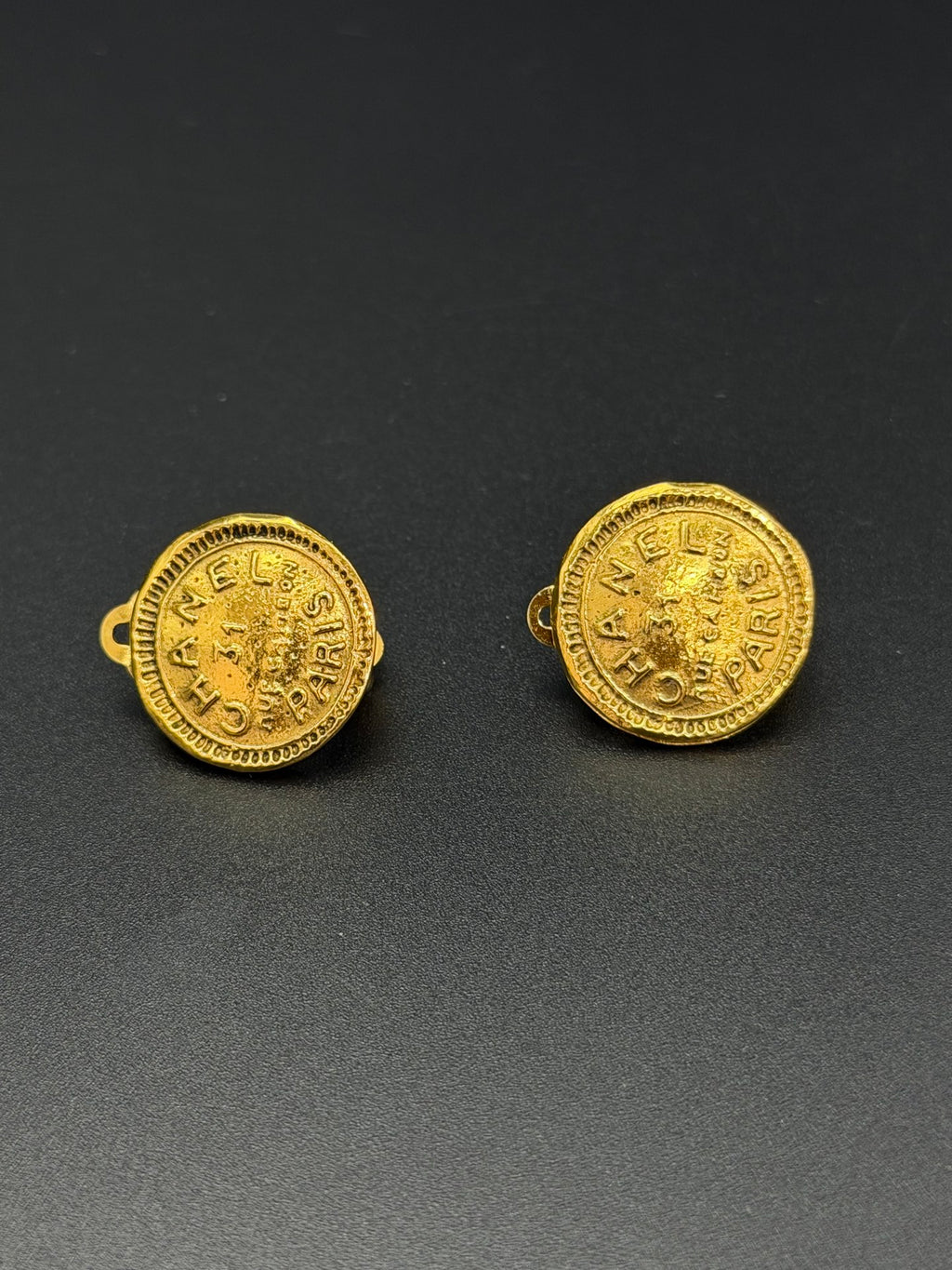 CHANEL Engraving Ear Clips