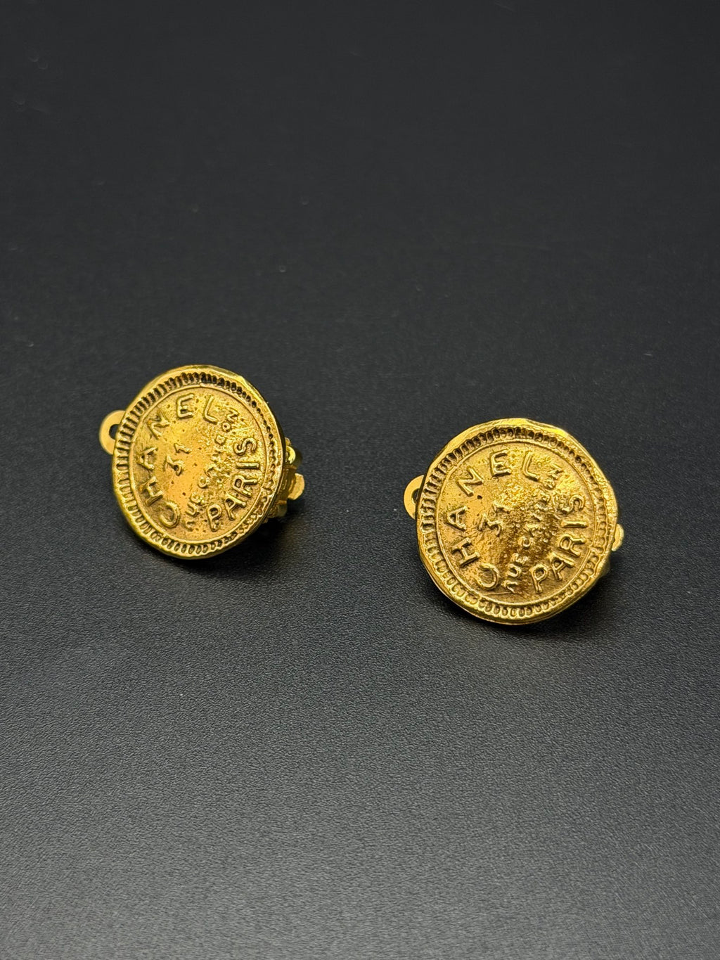 CHANEL Engraving Ear Clips