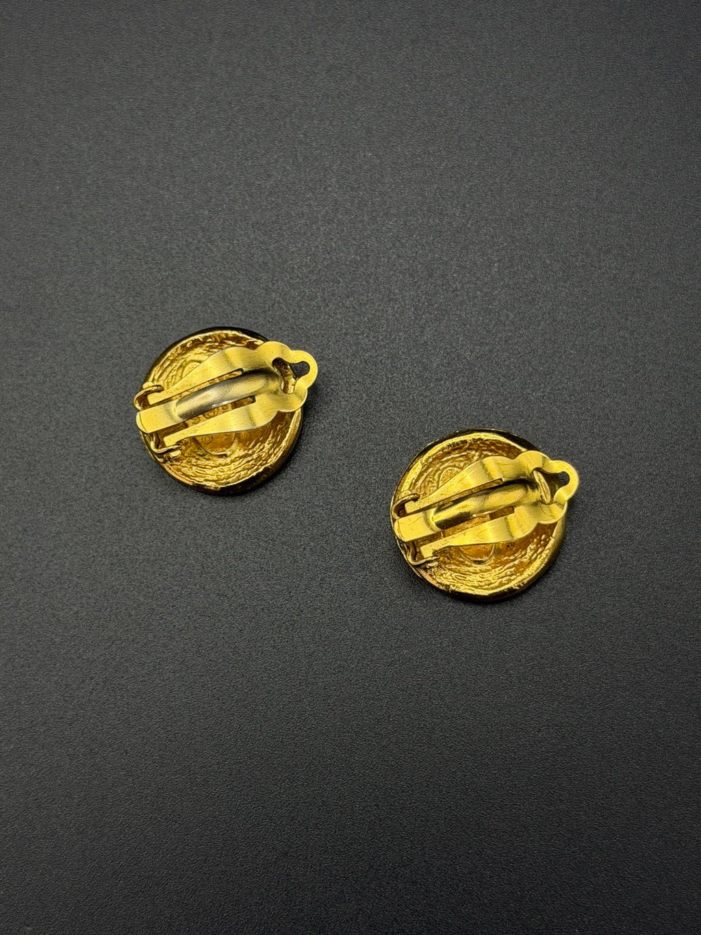 CHANEL Engraving Ear Clips