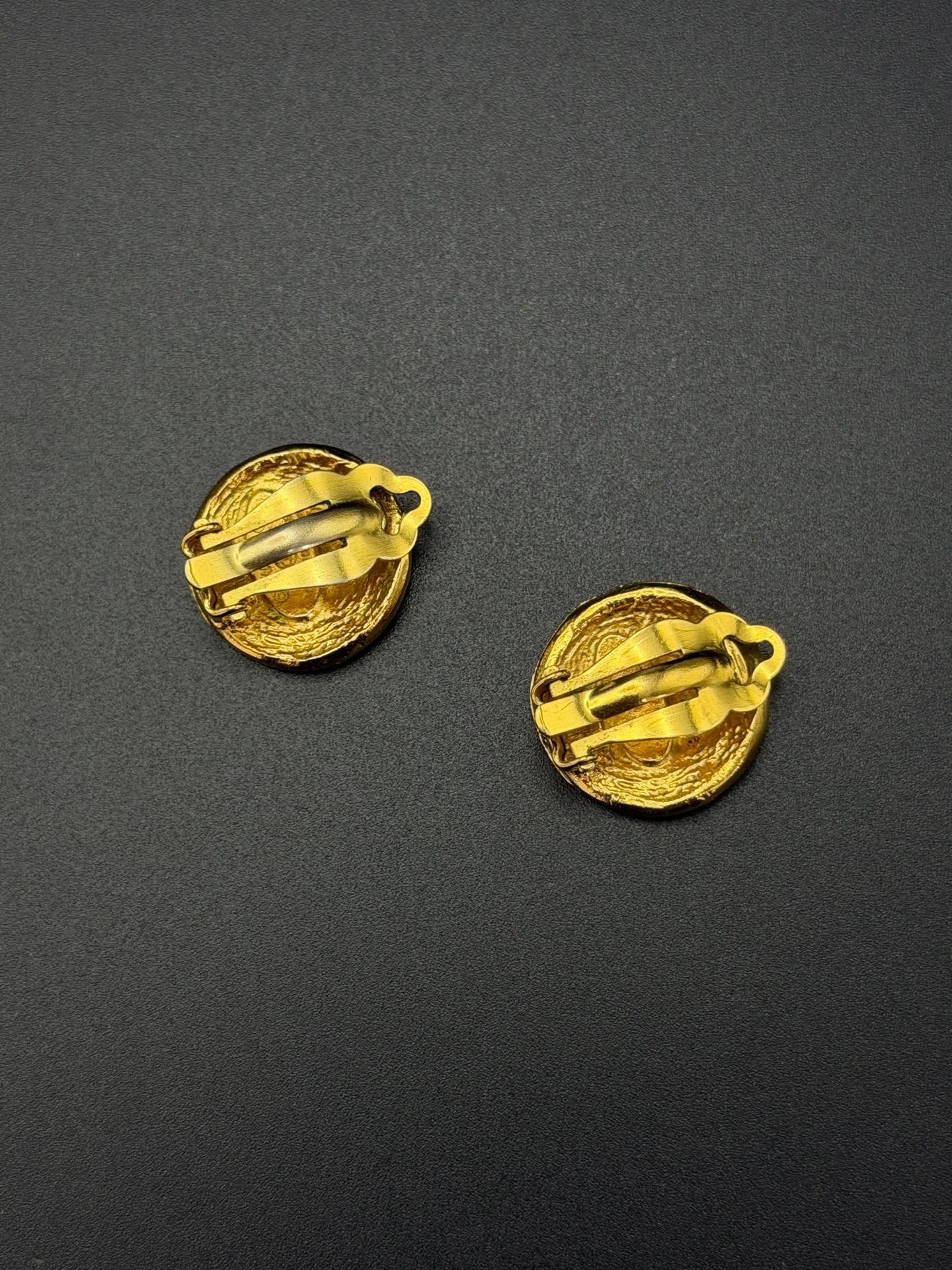 CHANEL Engraving Ear Clips