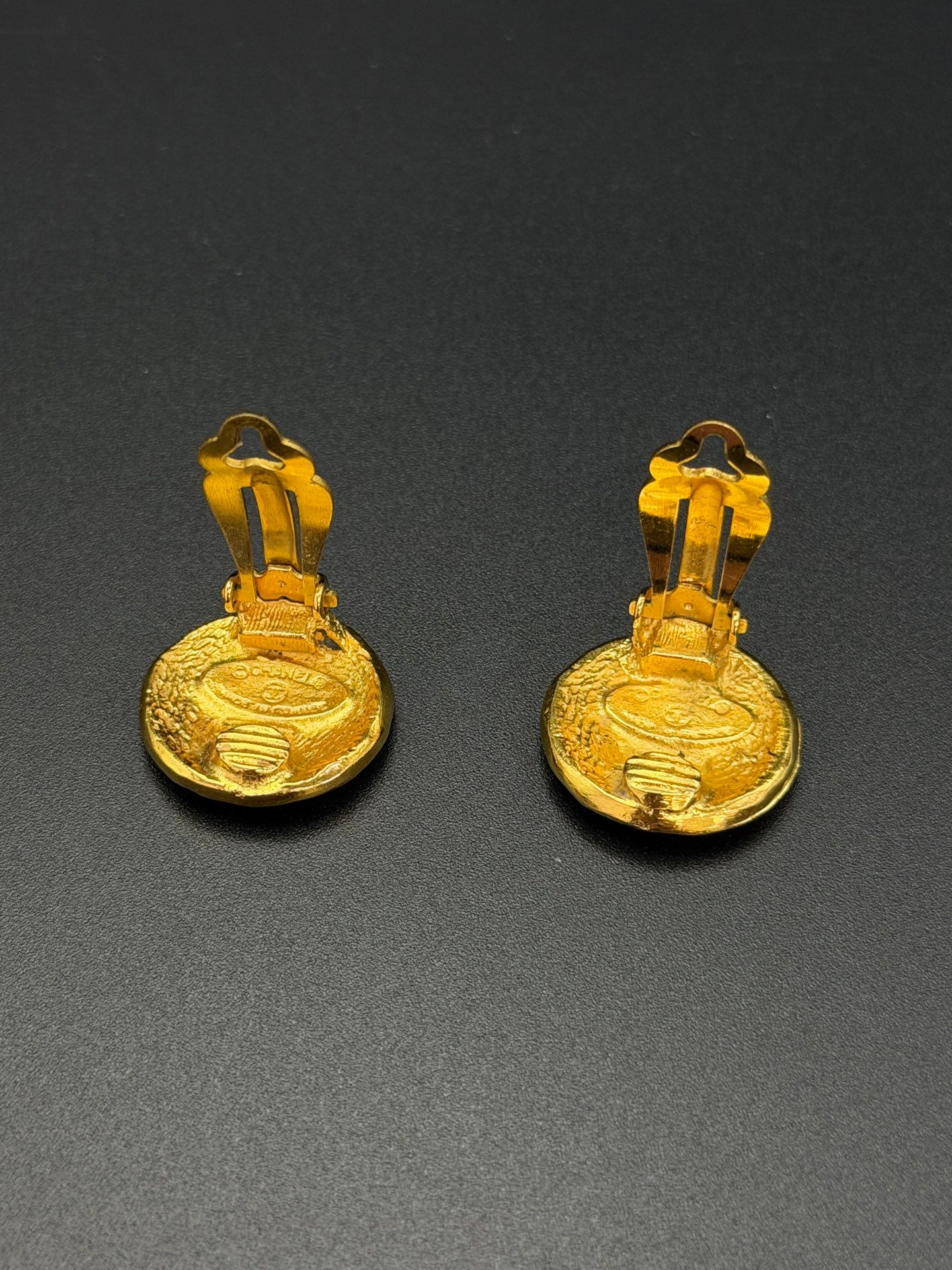 CHANEL Engraving Ear Clips