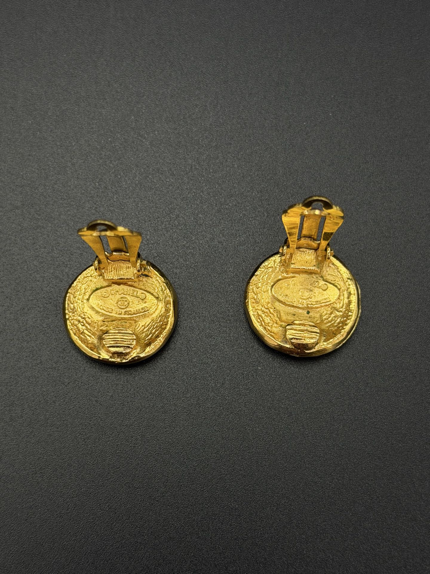 CHANEL Engraving Ear Clips