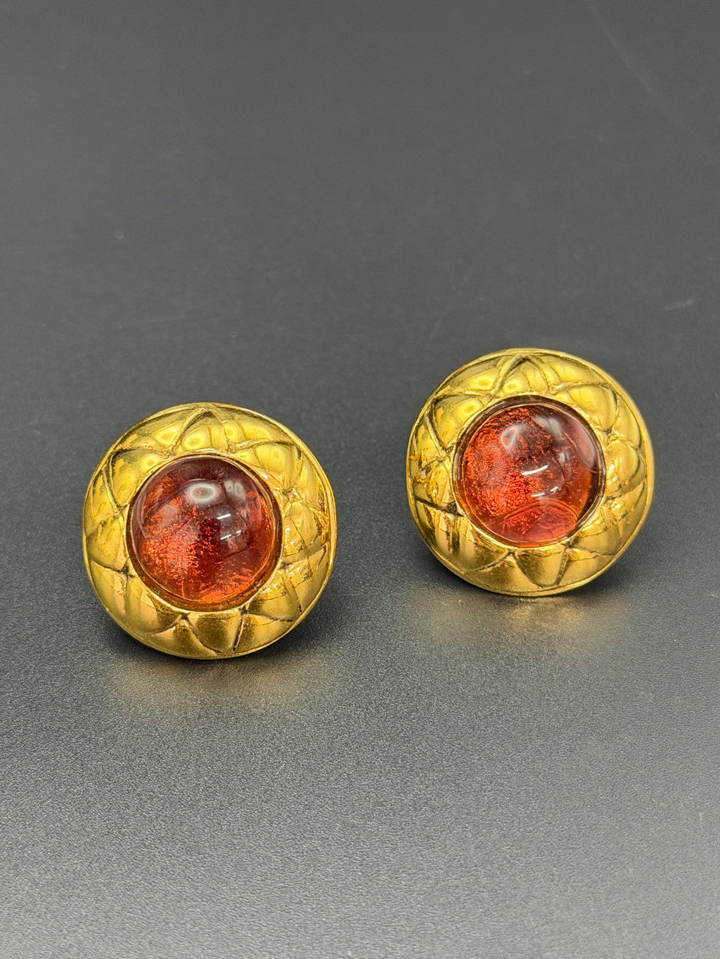 CHANEL Vintage Matelassé Ear Clips