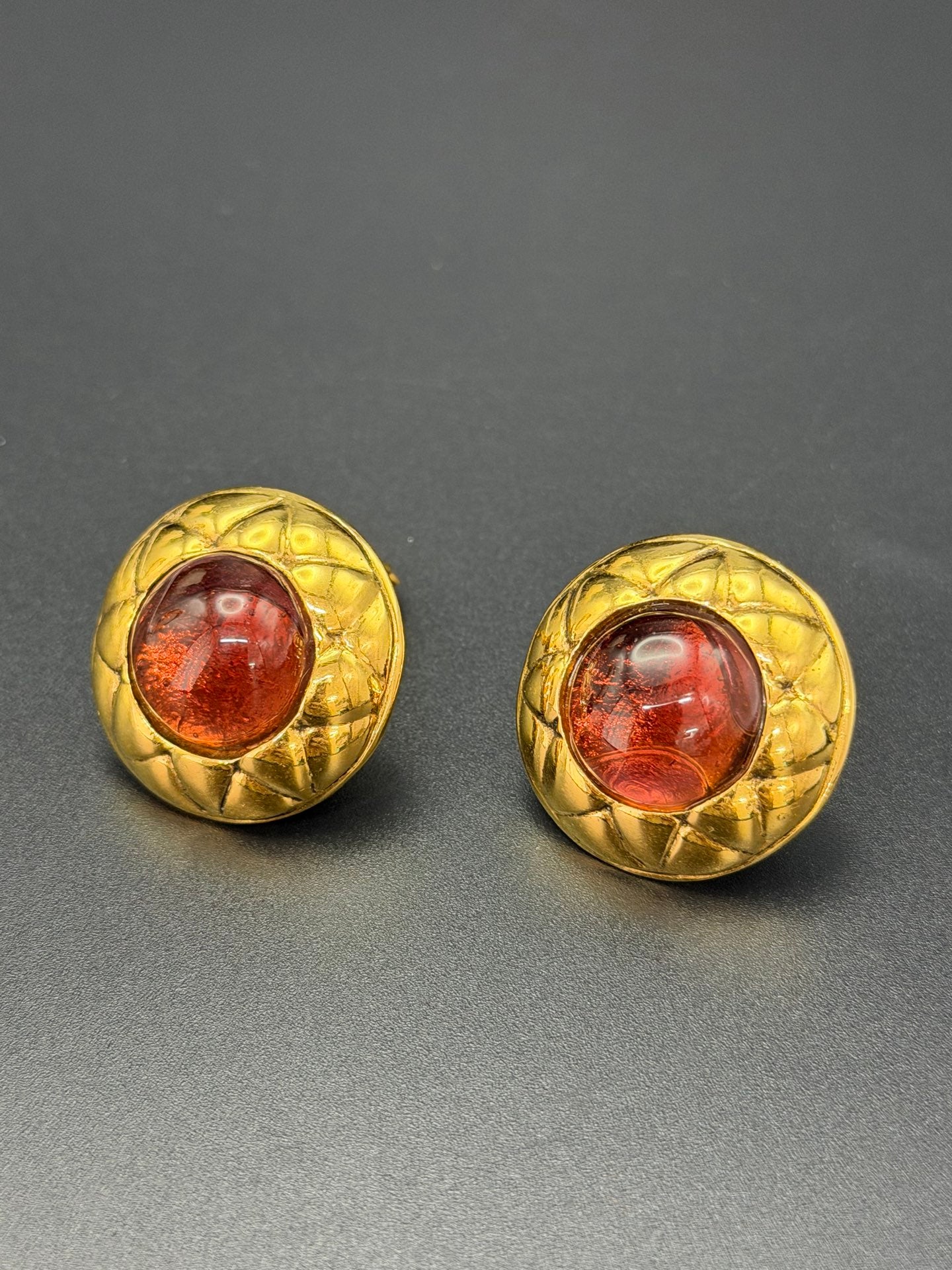 CHANEL Vintage Matelassé Ear Clips