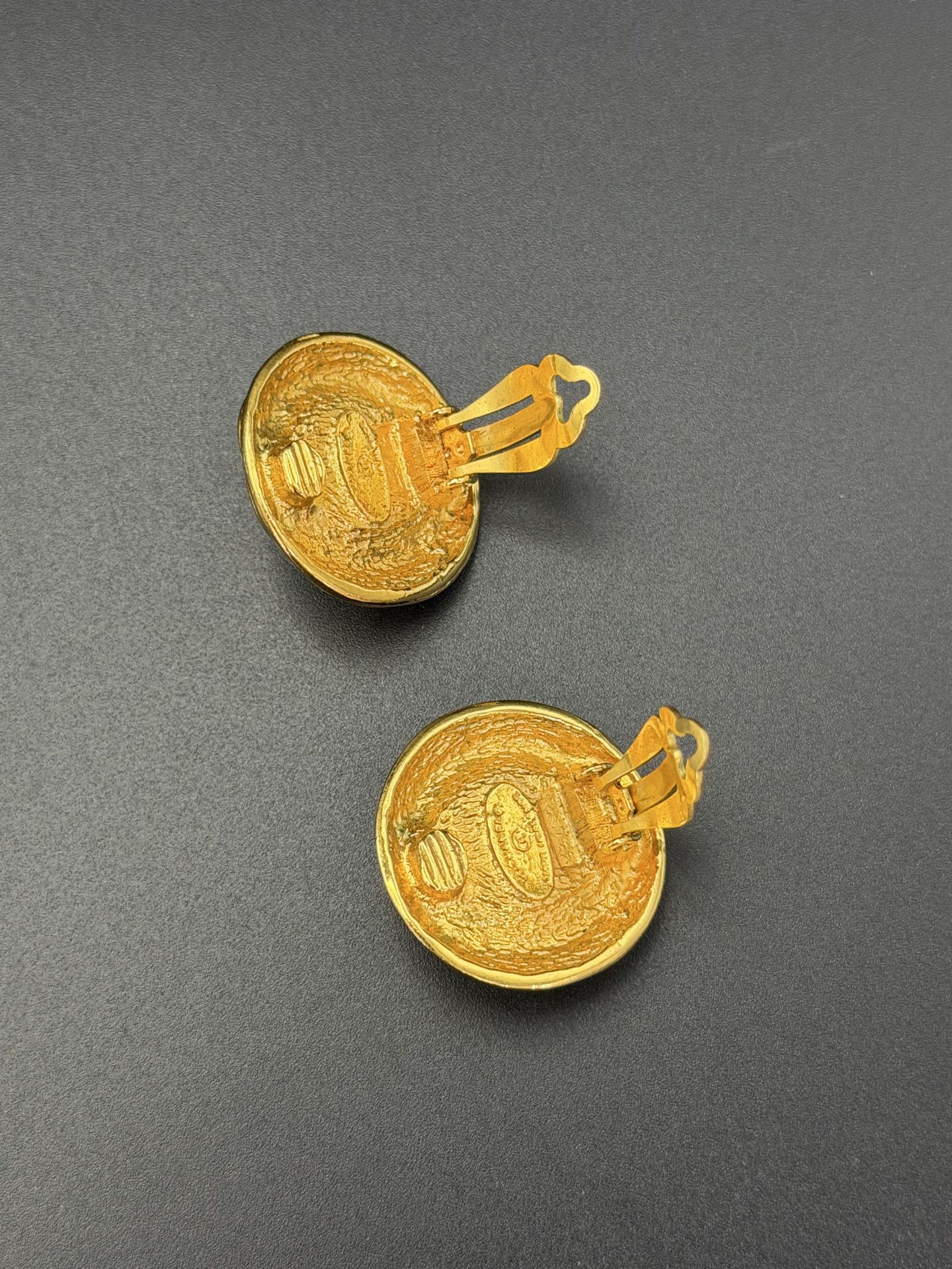 CHANEL Vintage Matelassé Ear Clips