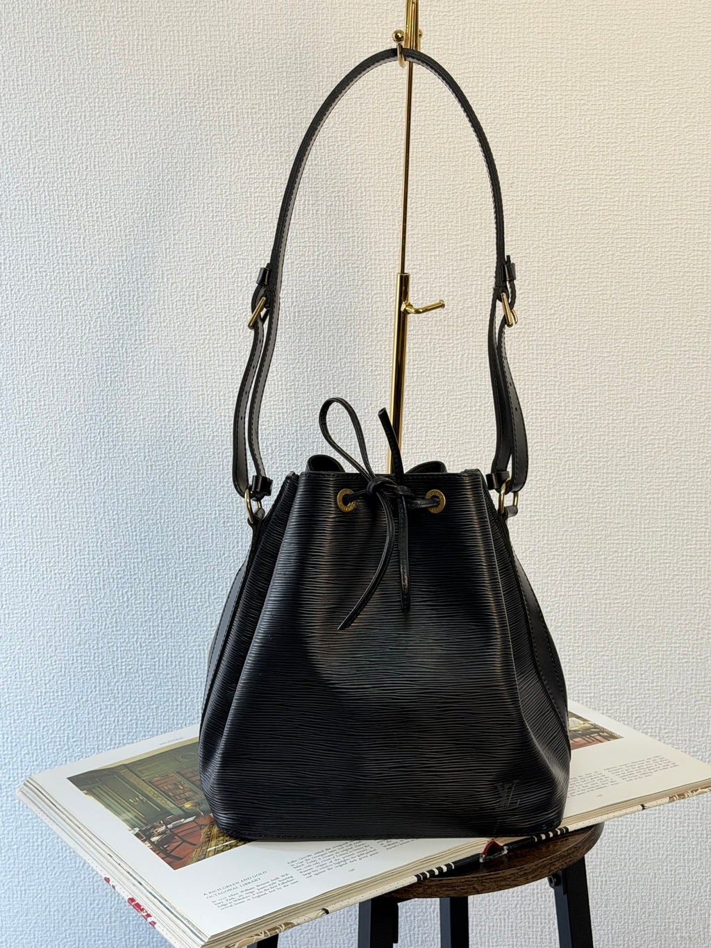 Louis Vuitton Epi Noe Shoulder Bag Black
