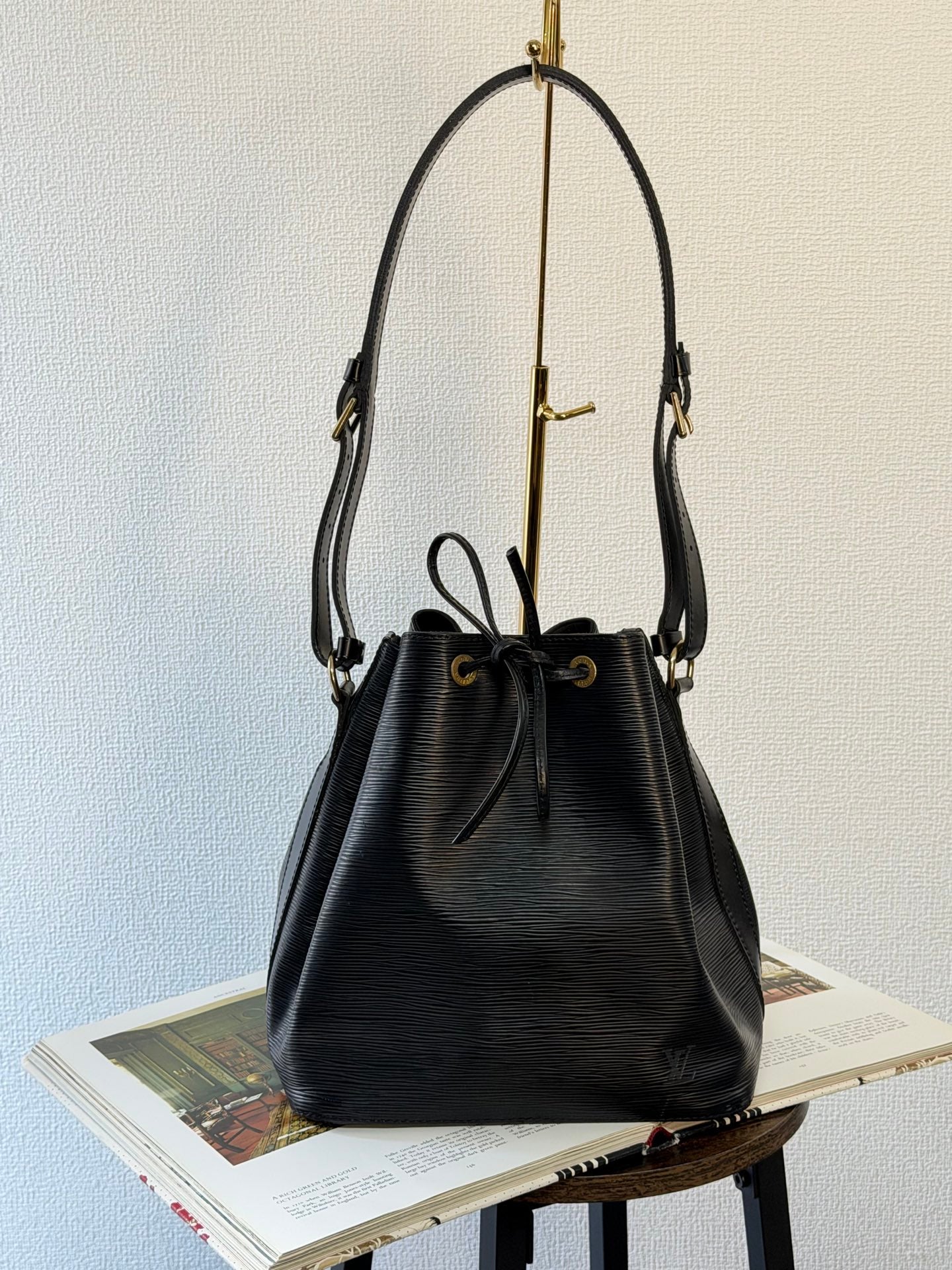 Louis Vuitton Epi Noe Shoulder Bag Black