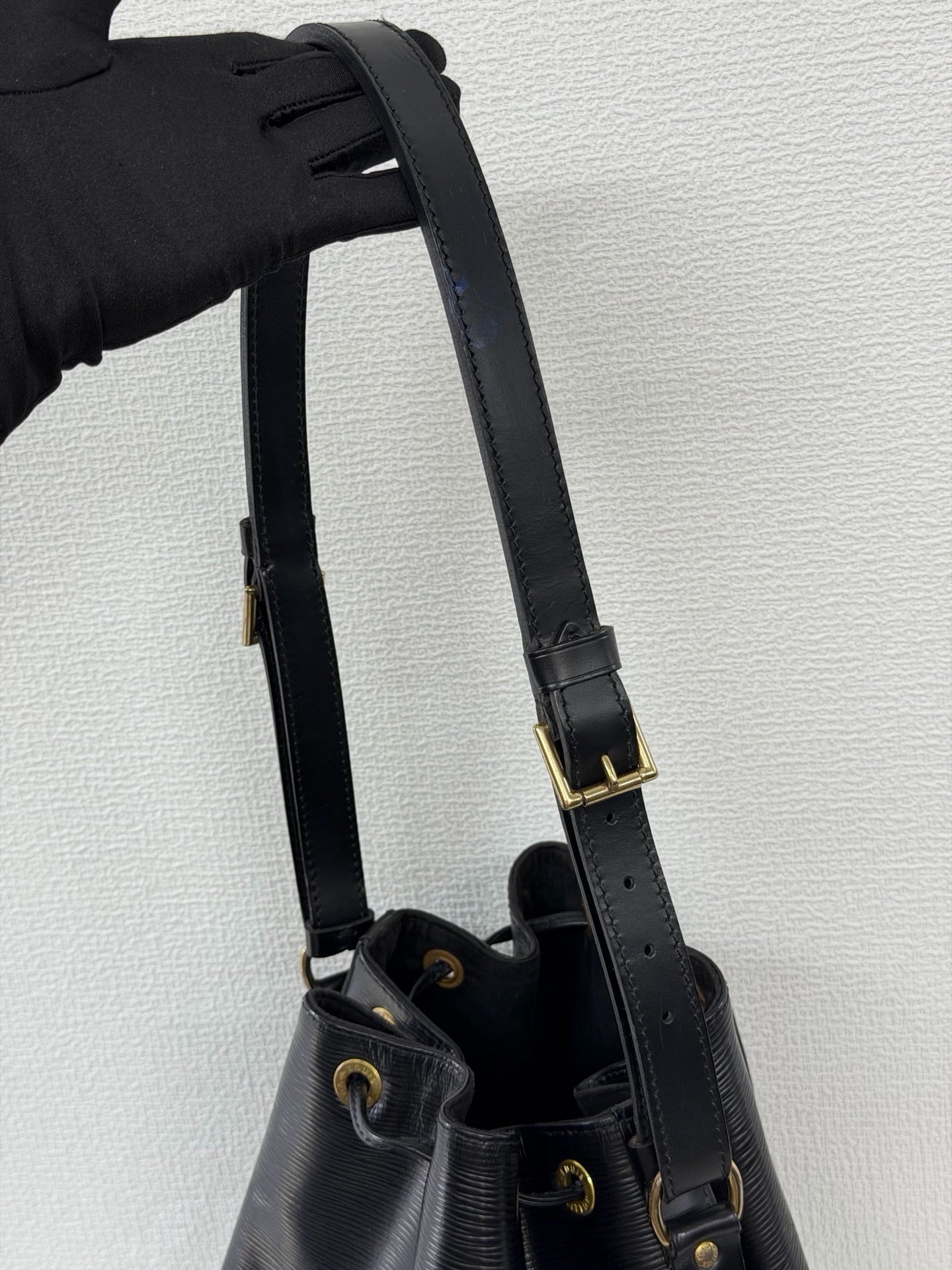 Louis Vuitton Epi Noe Shoulder Bag Black