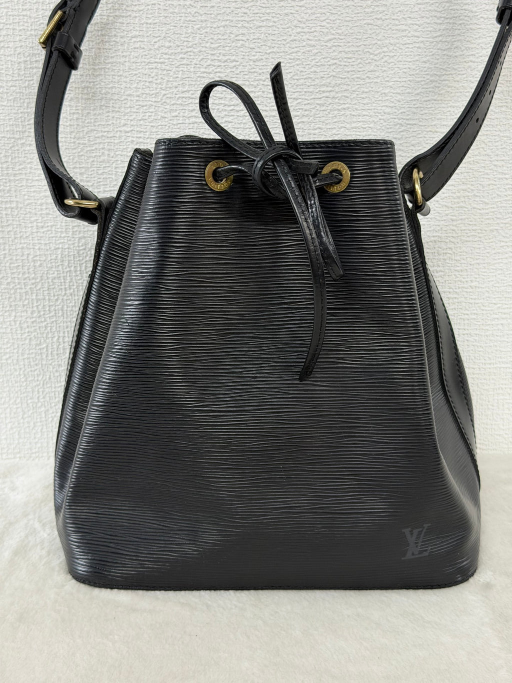 Louis Vuitton Epi Noe Shoulder Bag Black