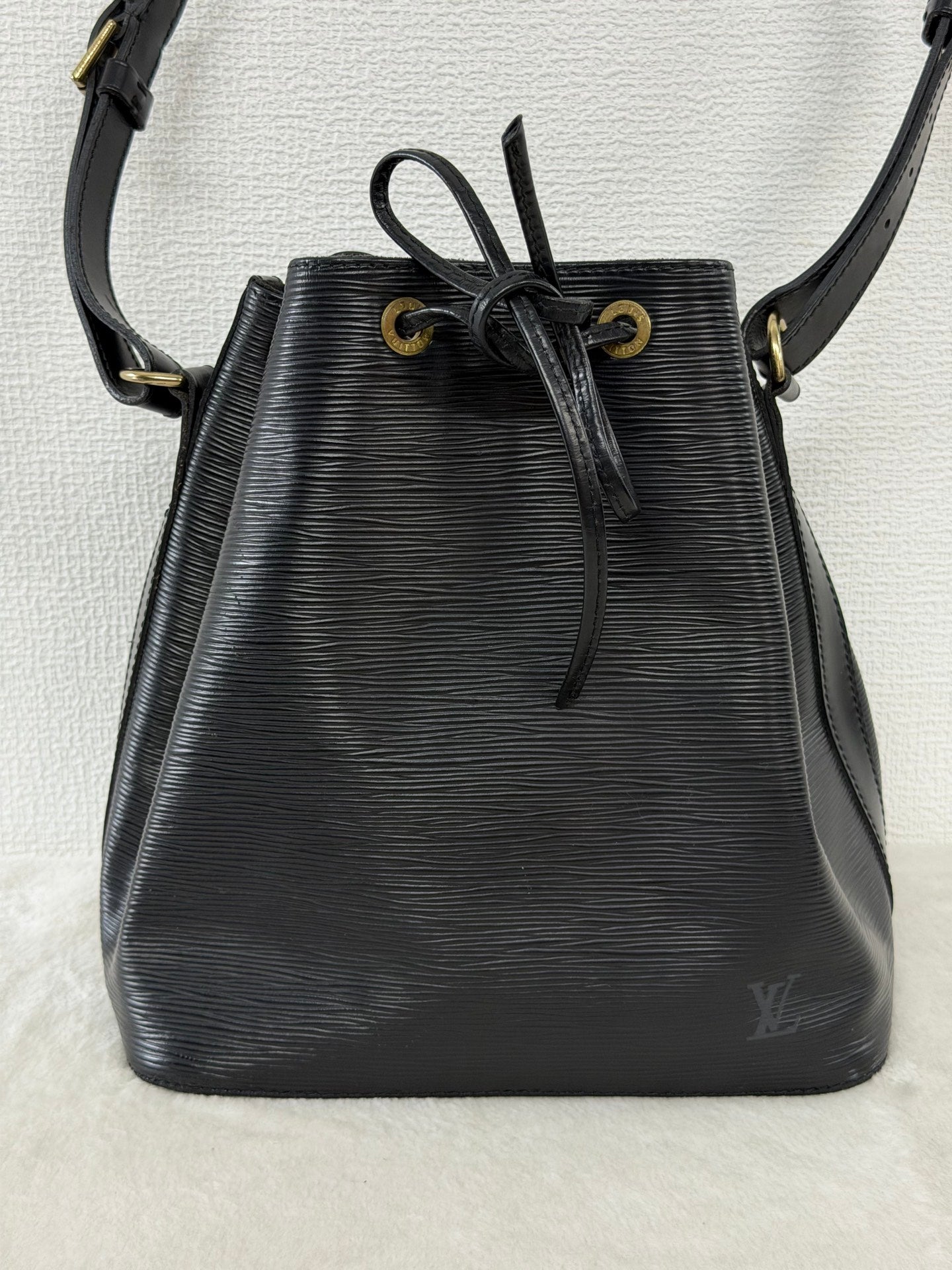 Louis Vuitton Epi Noe Shoulder Bag Black
