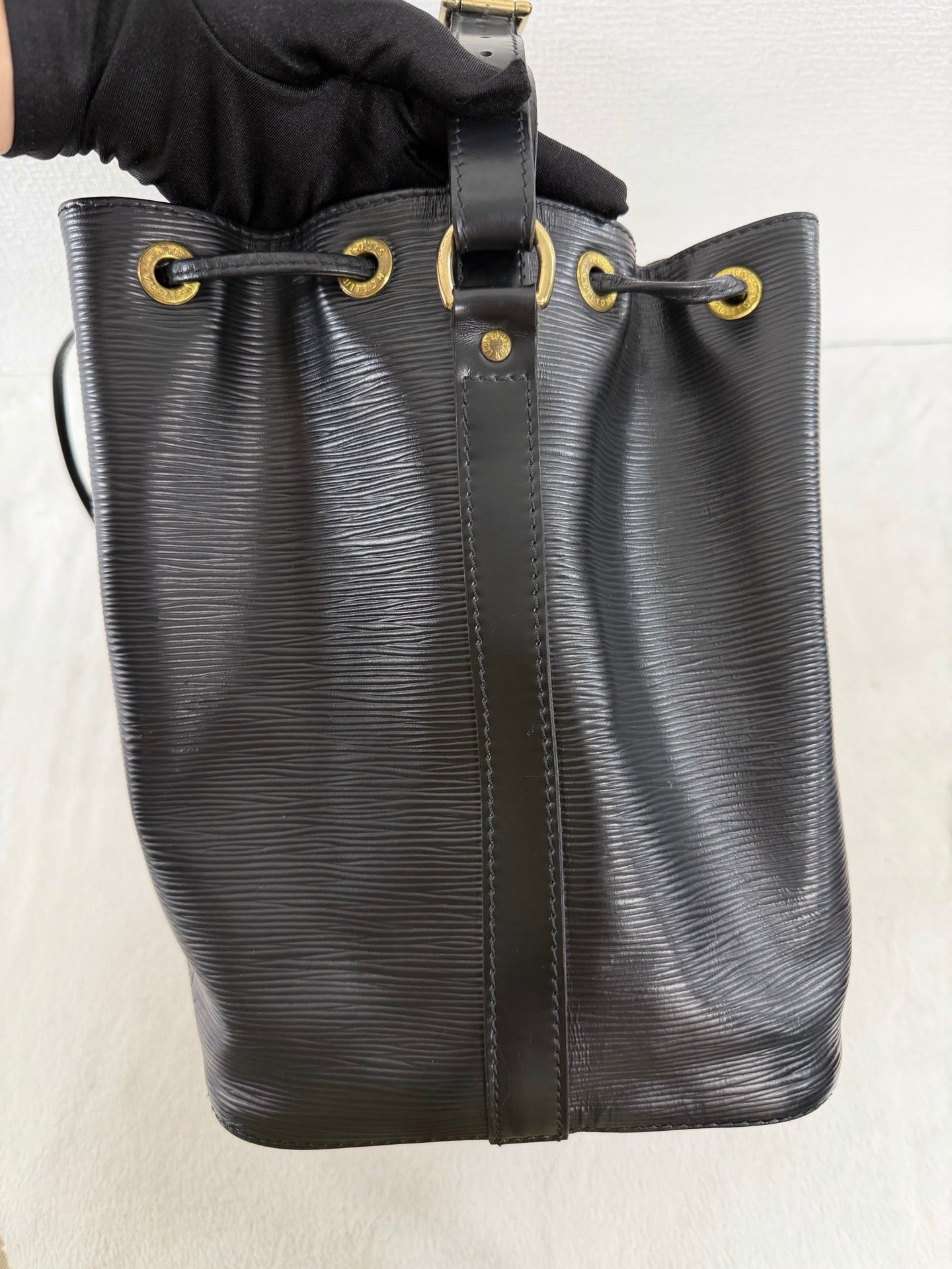 Louis Vuitton Epi Noe Shoulder Bag Black