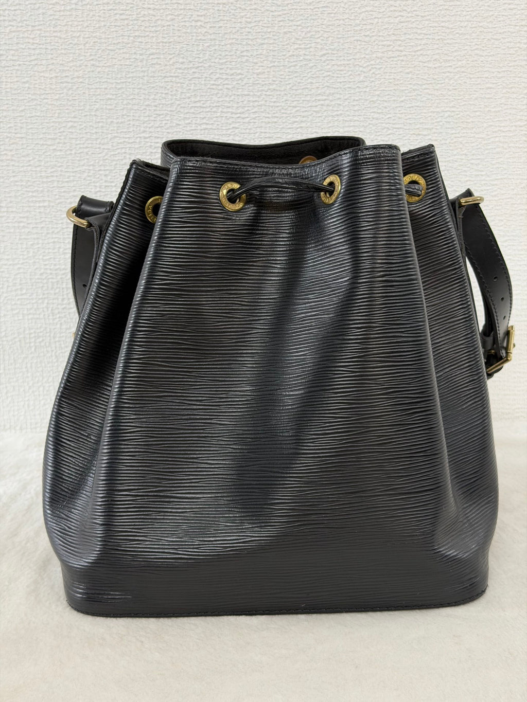 Louis Vuitton Epi Noe Shoulder Bag Black