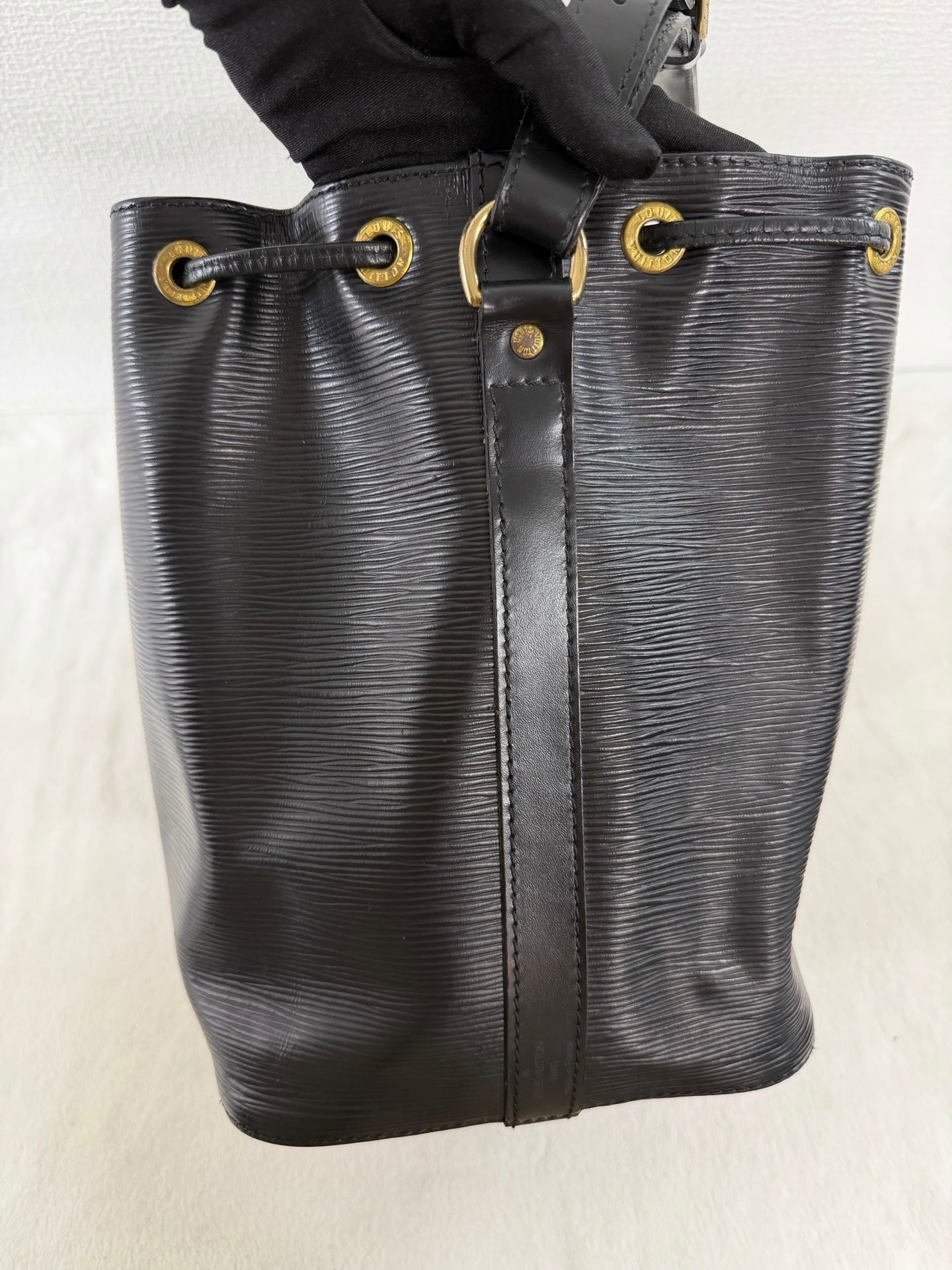 Louis Vuitton Epi Noe Shoulder Bag Black