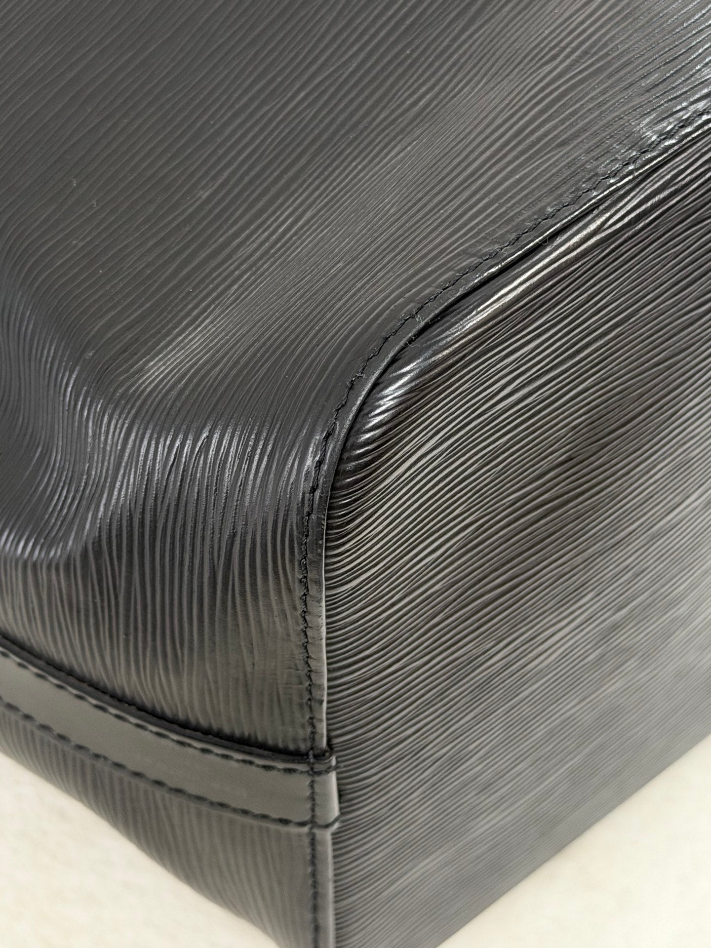 Louis Vuitton Epi Noe Shoulder Bag Black