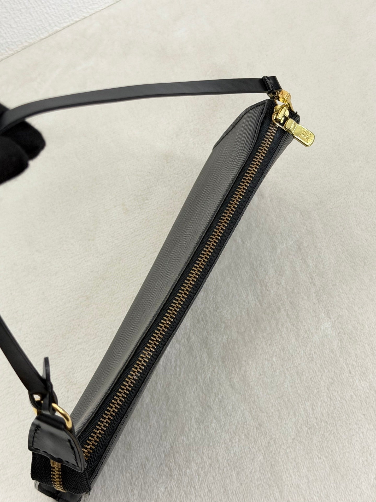 LOUIS VUITTON Epi Shoulderbag
