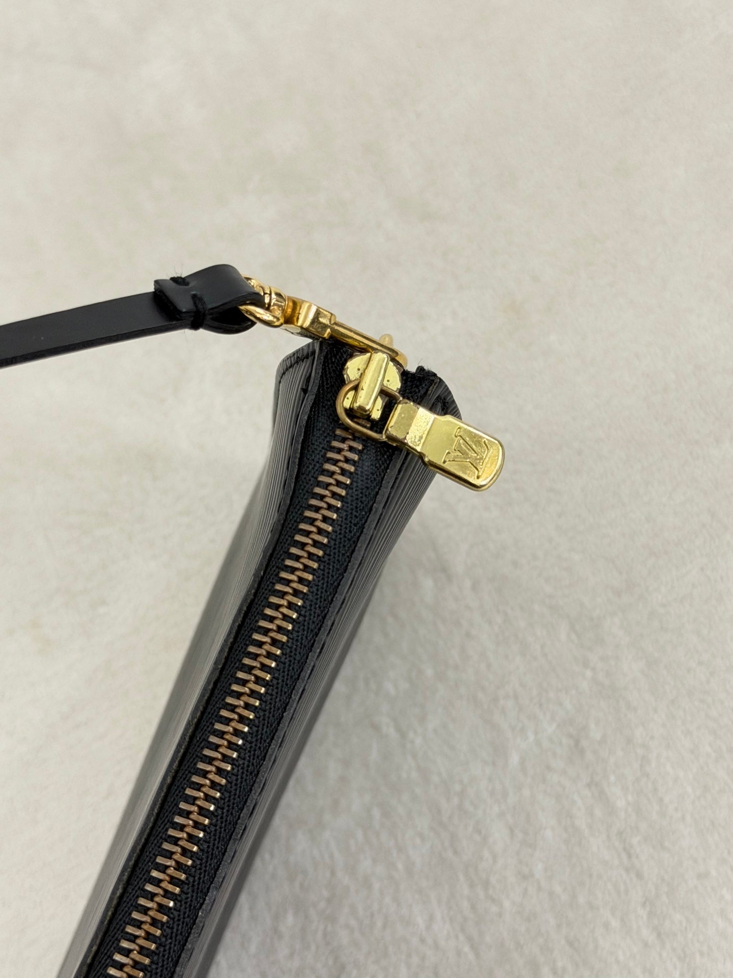 LOUIS VUITTON Epi Shoulderbag