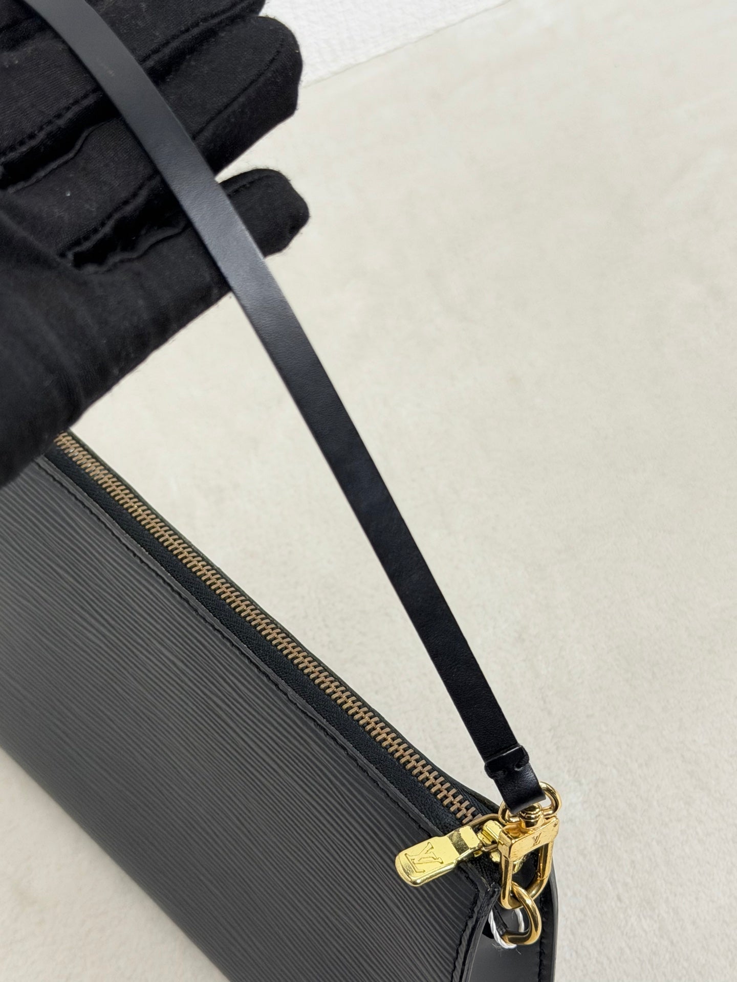 LOUIS VUITTON Epi Shoulderbag
