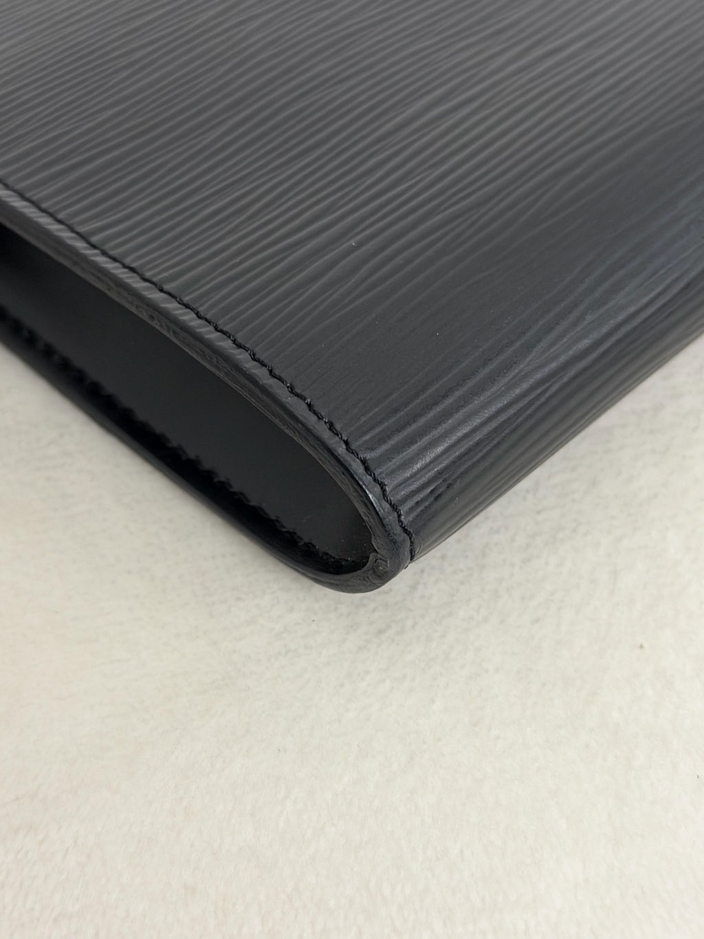 LOUIS VUITTON Epi Shoulderbag