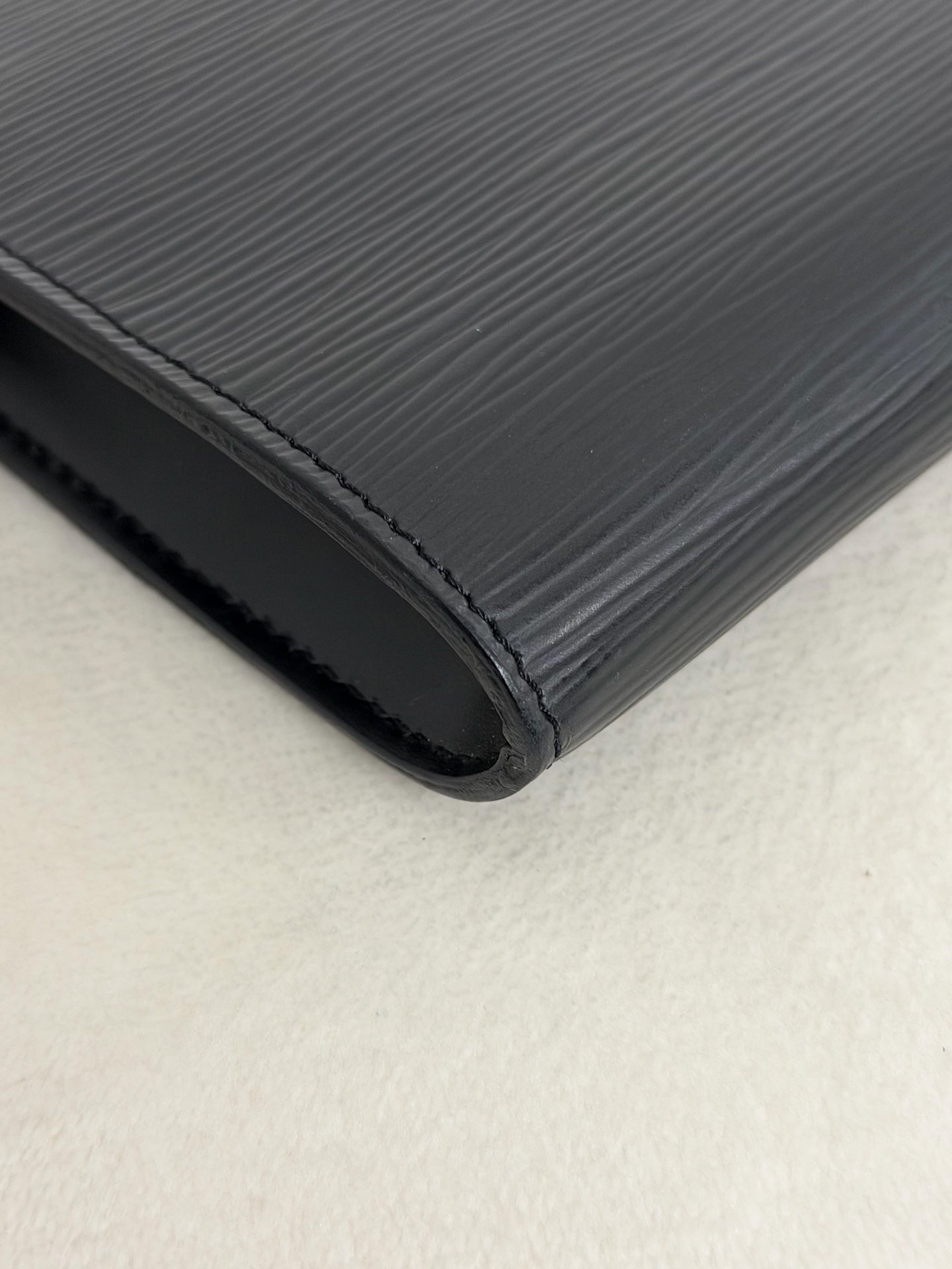LOUIS VUITTON Epi Shoulderbag