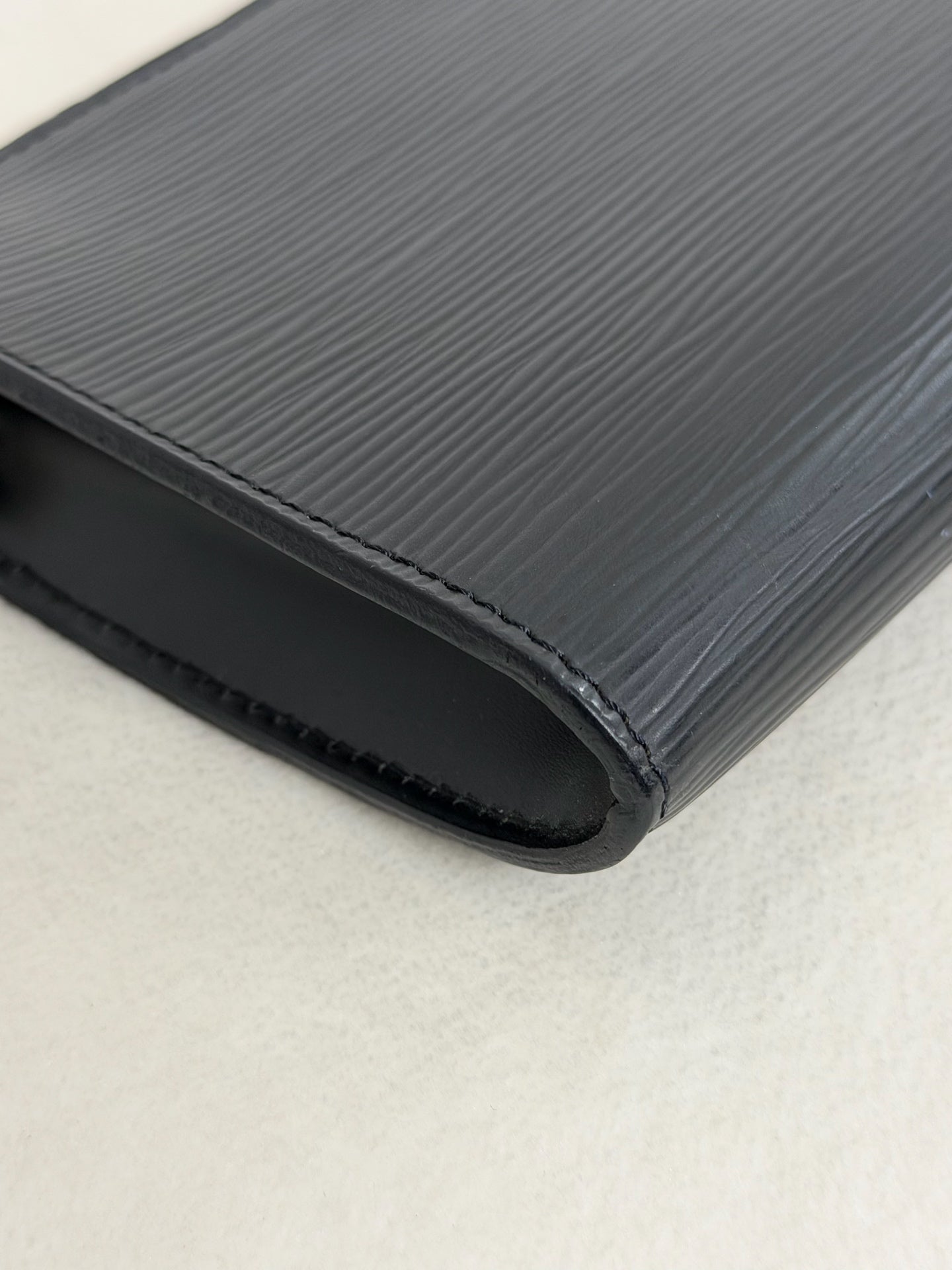 LOUIS VUITTON Epi Shoulderbag