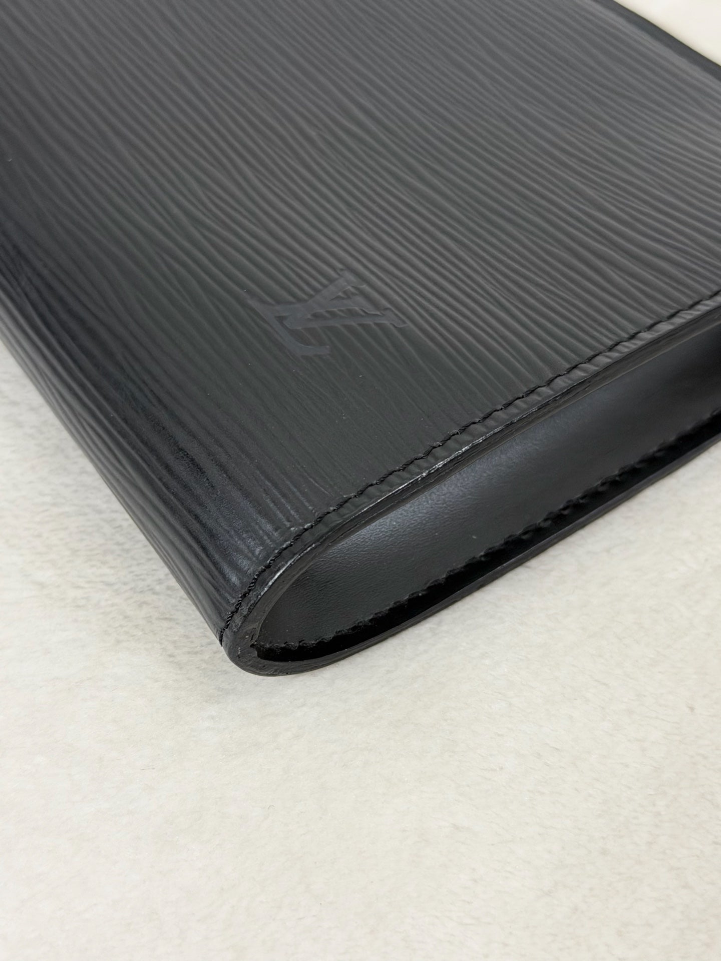 LOUIS VUITTON Epi Shoulderbag