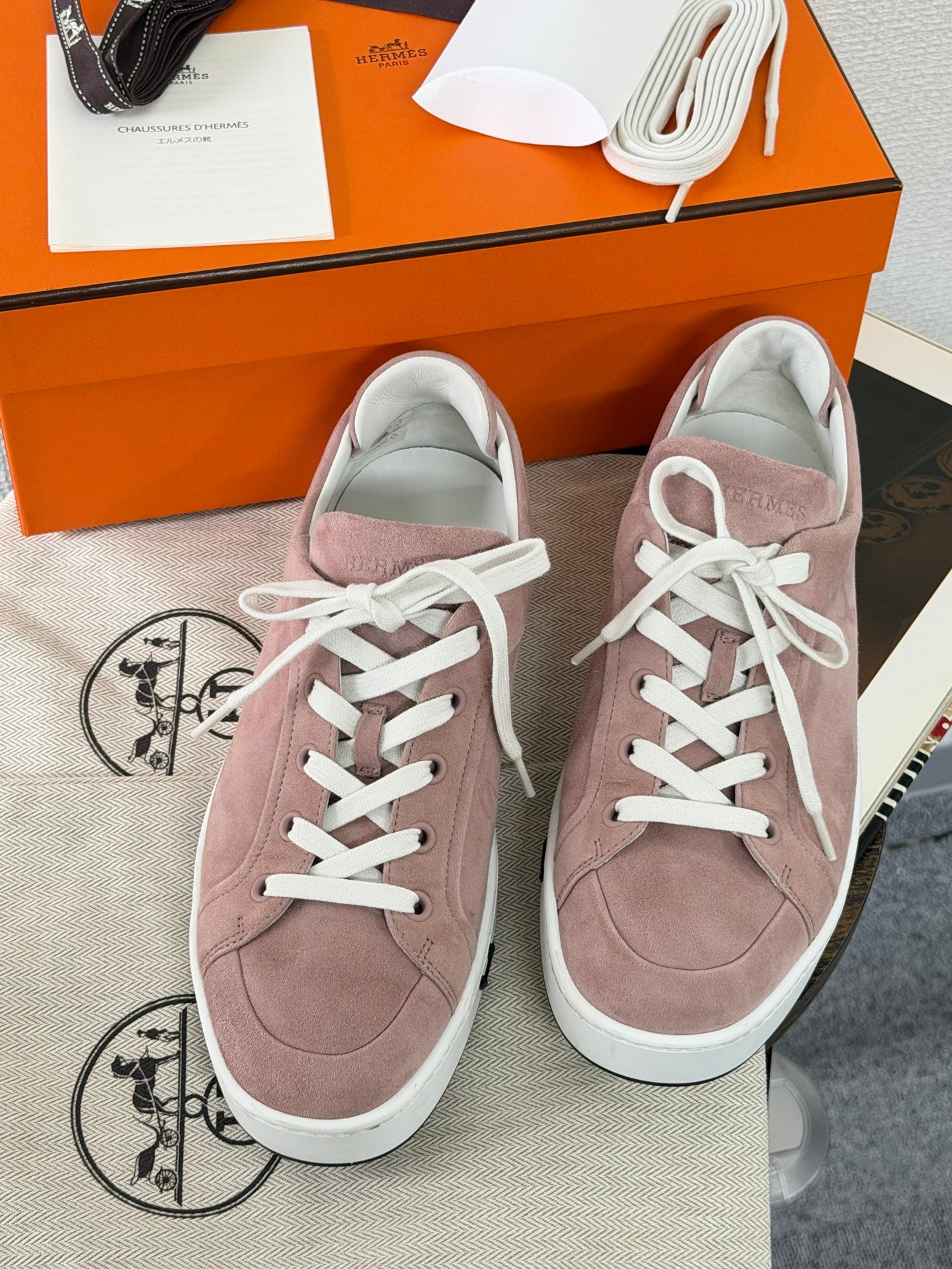 HERMES Sneaker