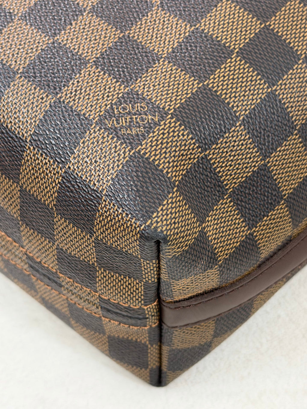 Louis Vuitton Damier Ebene Illovo MM