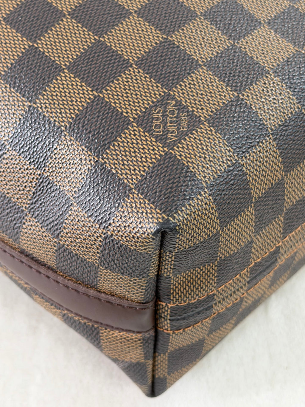 Louis Vuitton Damier Ebene Illovo MM