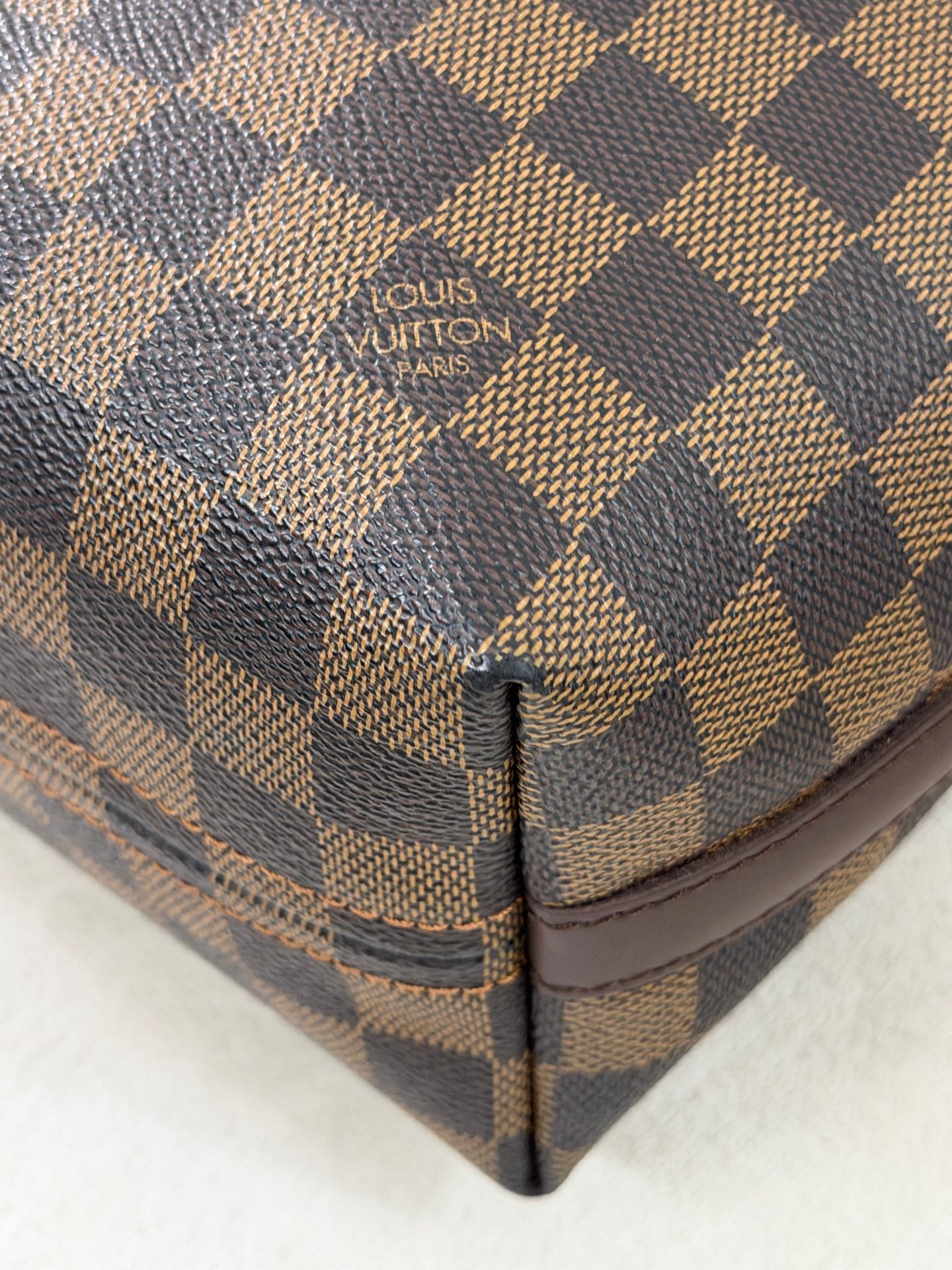 Louis Vuitton Damier Ebene Illovo MM