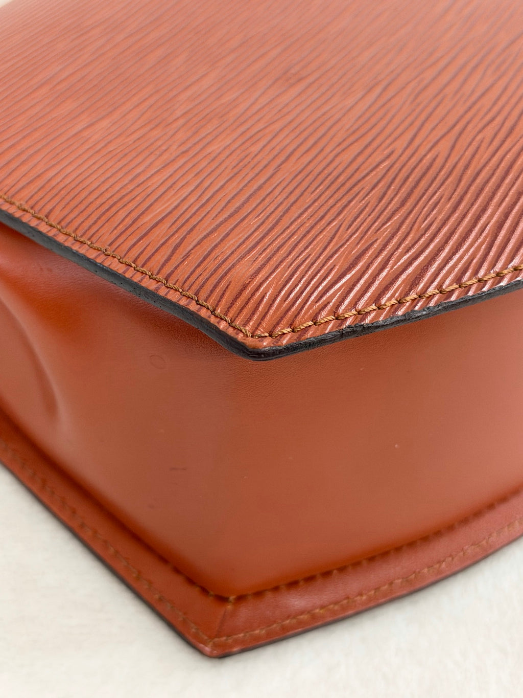 Louis Vuitton Kenyan Fawn Epi Leather Tilsitt Bag